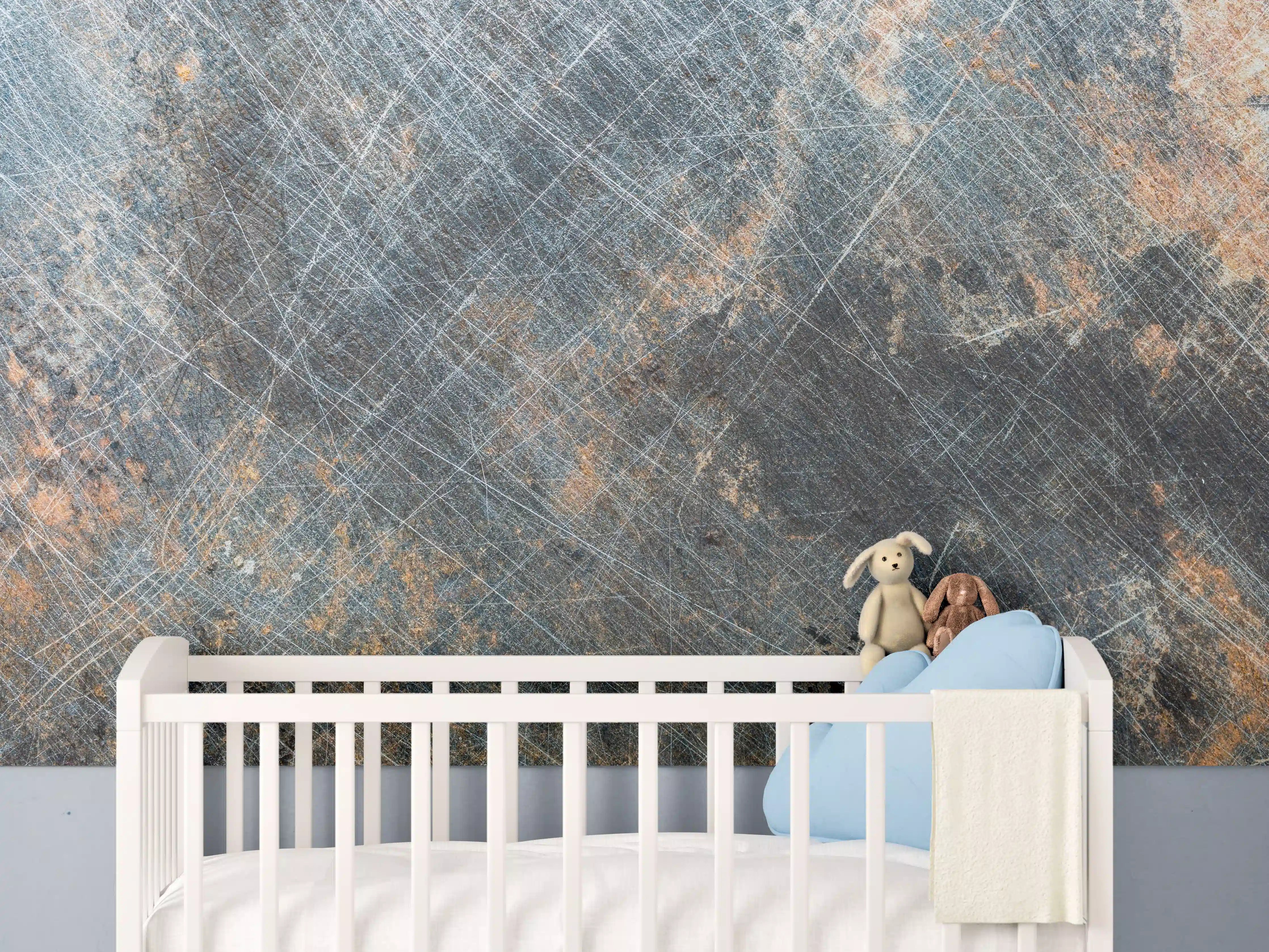 Babyzimmer Wandgestaltung - Rustikales zerkratztes Metall