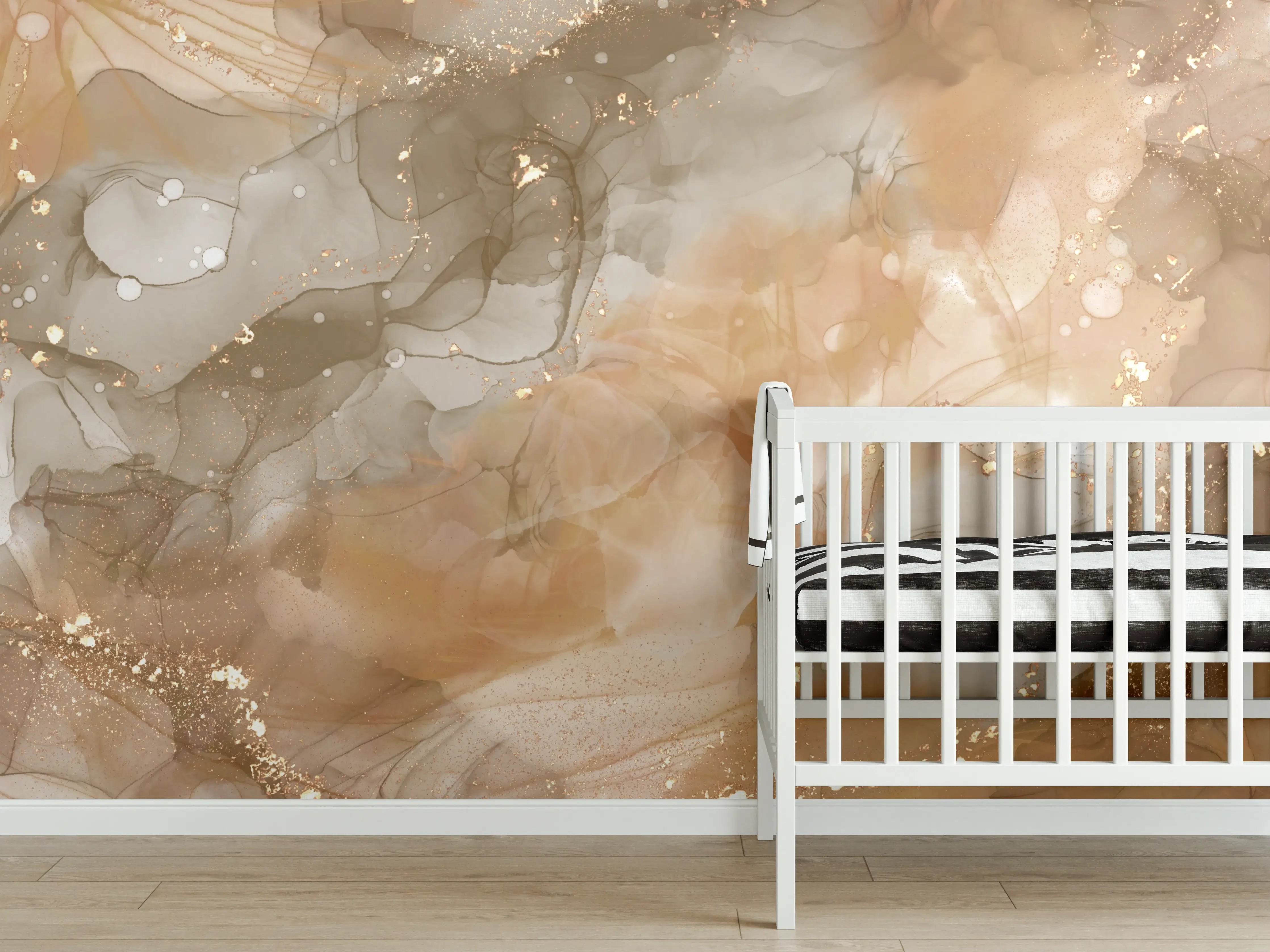 Babyzimmer Wandgestaltung - Sanfte Beige- und Goldtöne mit schimmerndem Akzent