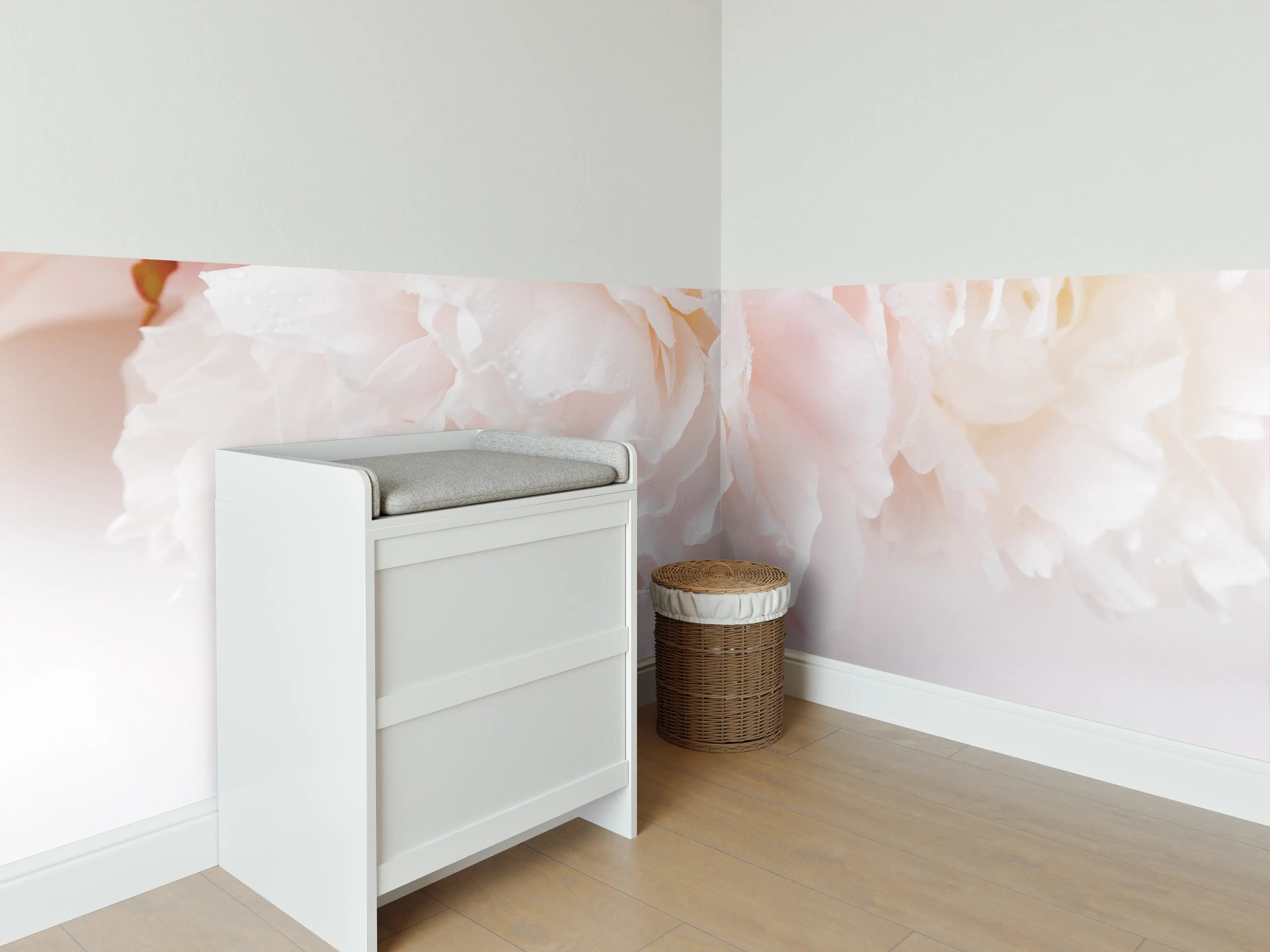 Babyzimmer Wandgestaltung - Sanfte Grautöne in Pfingstrosen