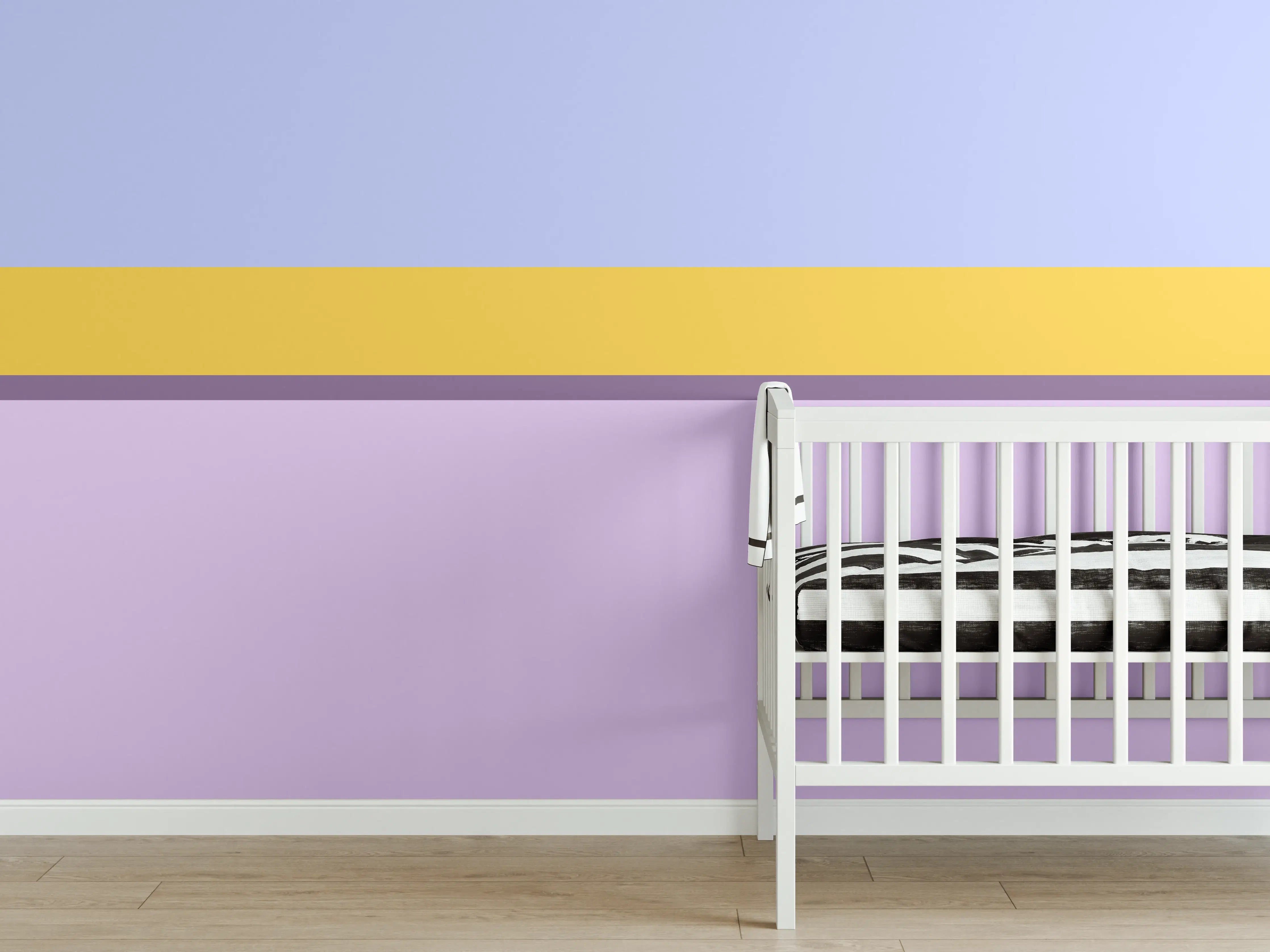 Babyzimmer Wandgestaltung - Sanfte Pastellstreifen in Blau, Gelb und Lila