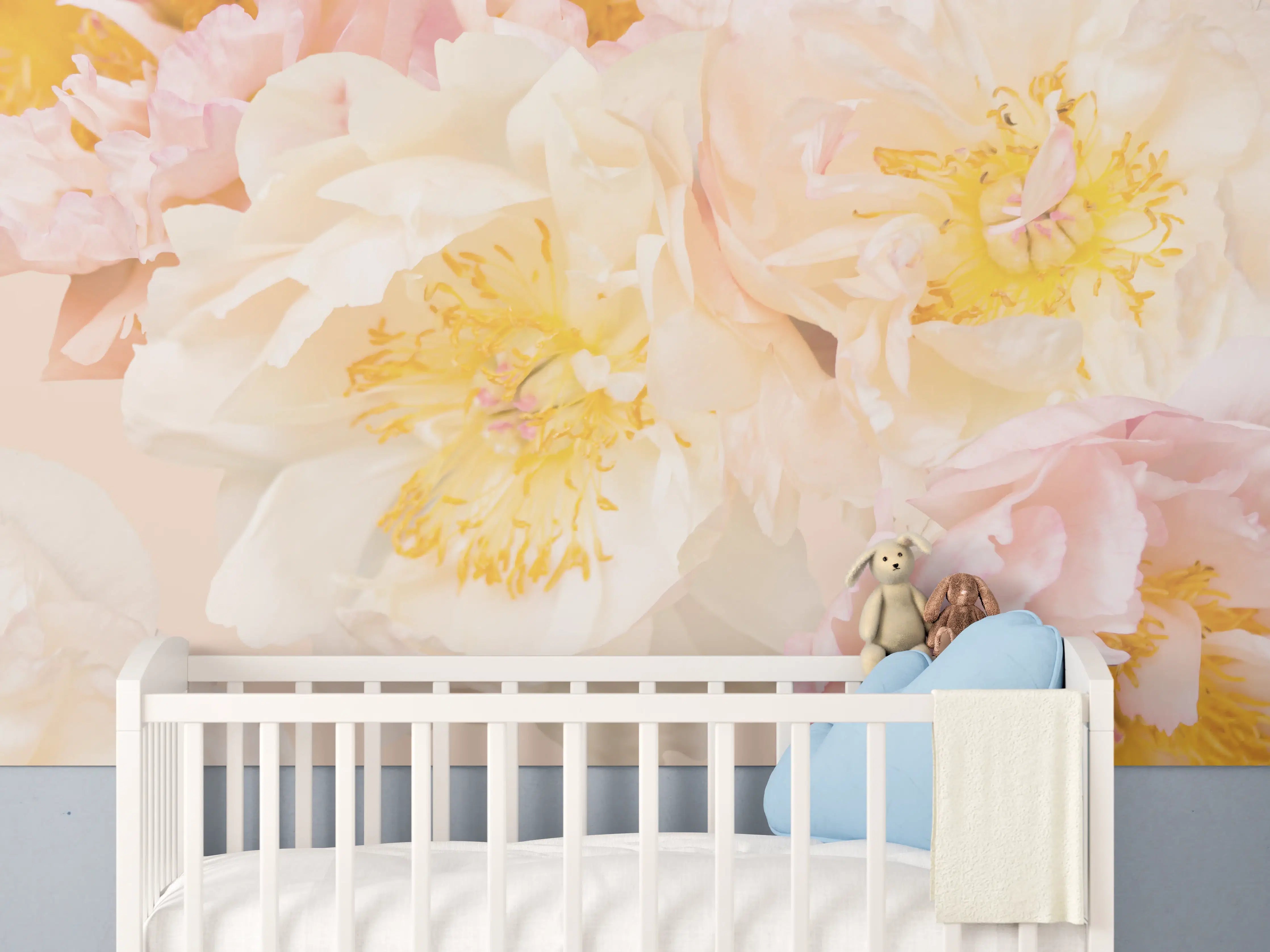 Babyzimmer Wandgestaltung - Sanfte Pfingstrosen in Grauweiß