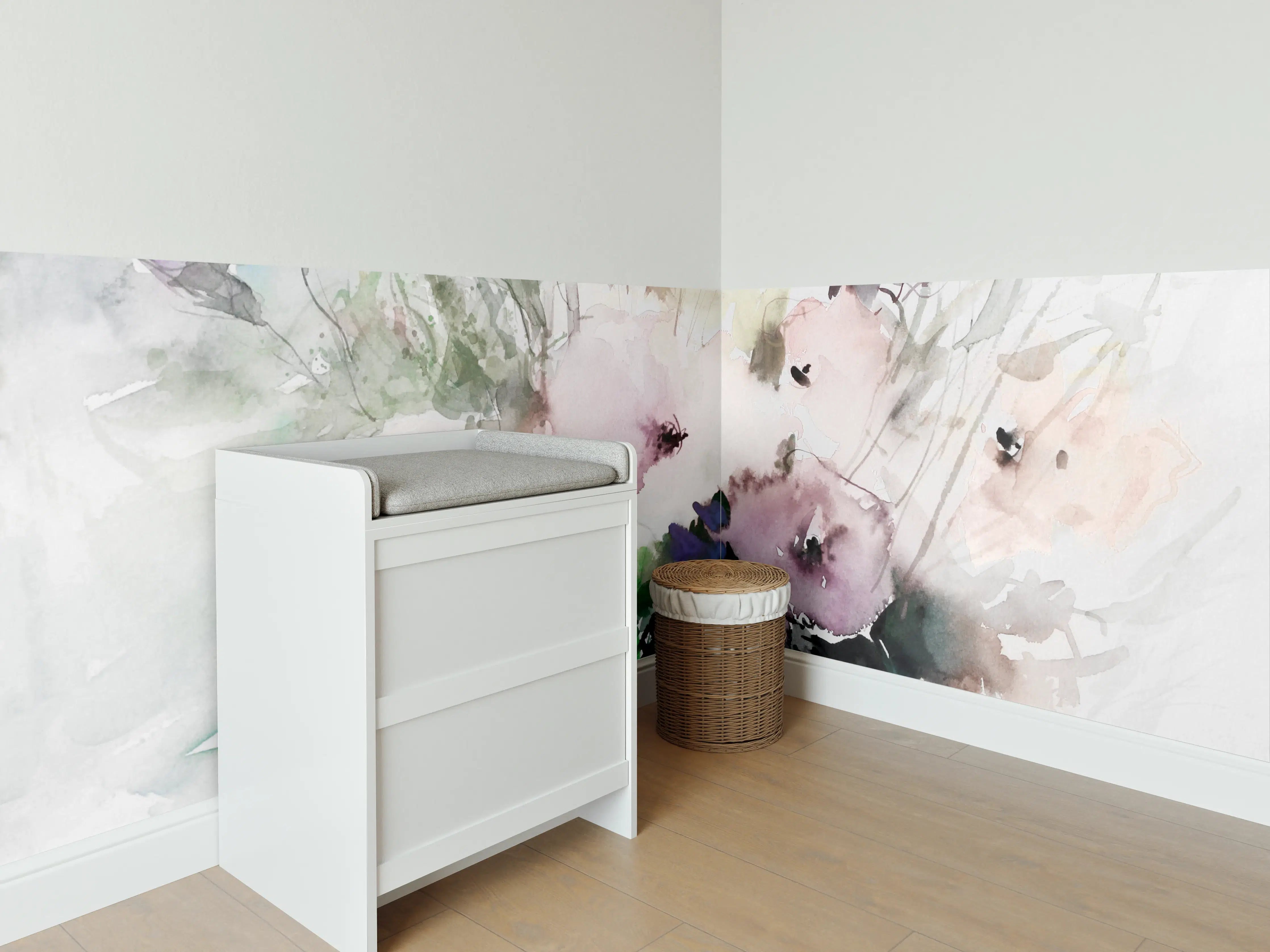 Babyzimmer Wandgestaltung - Sanfte Wasserfarben-Blumenmalerei