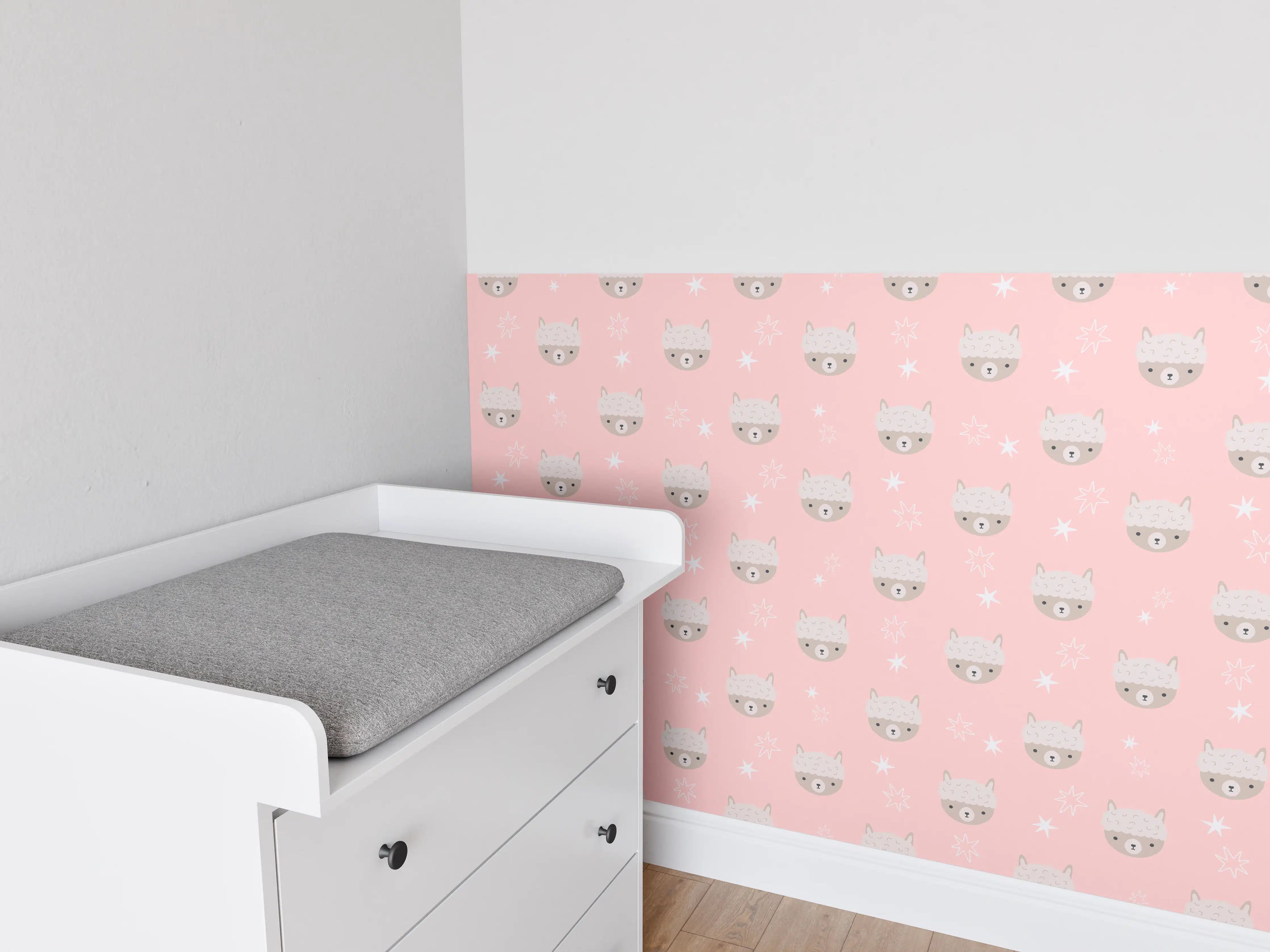 Babyzimmer Wandgestaltung - Sanftes Baby-Motiv in Rosa mit Katzenmotiven