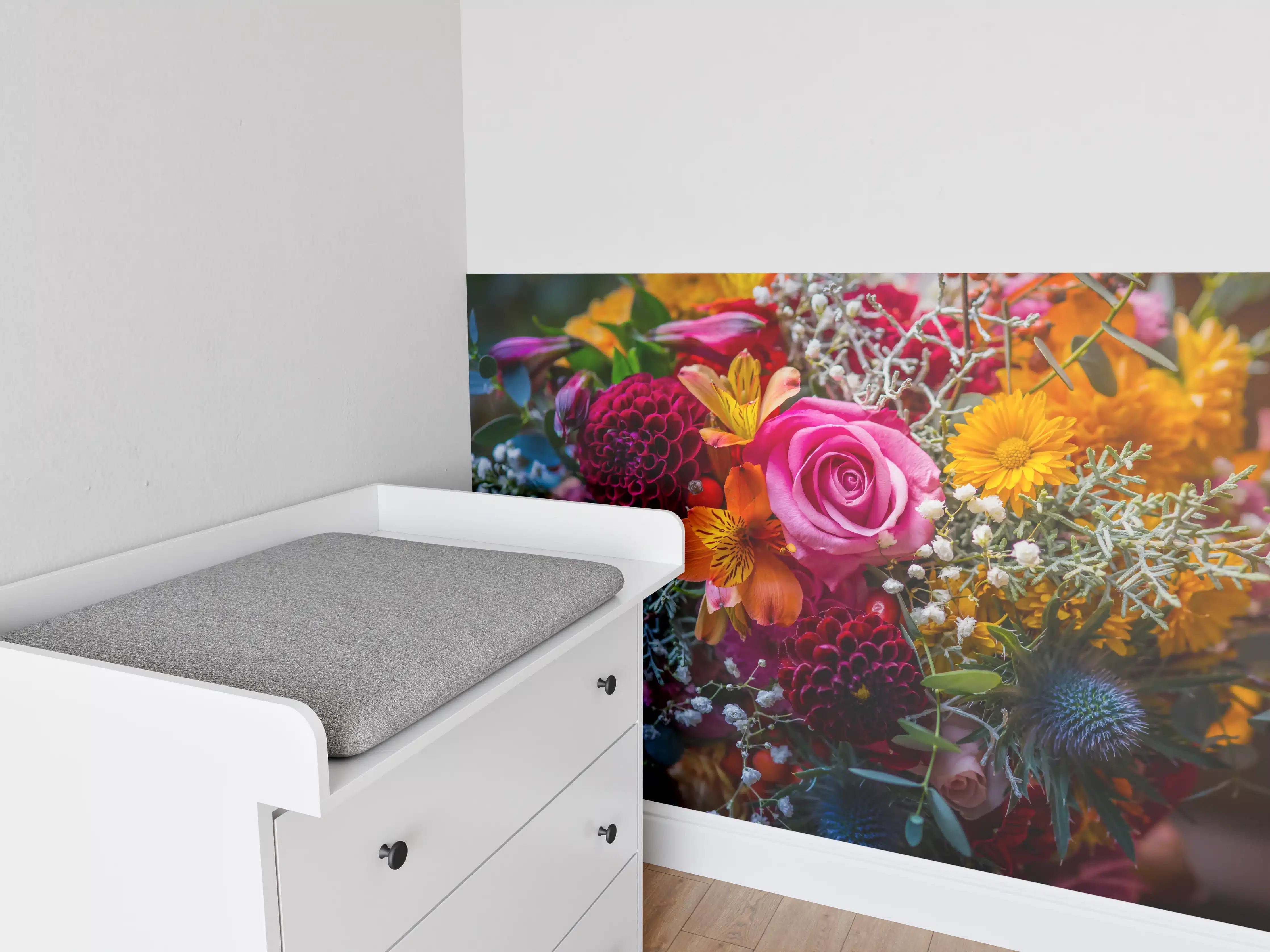 Babyzimmer Wandgestaltung - Satter bunter Blumenstrauß
