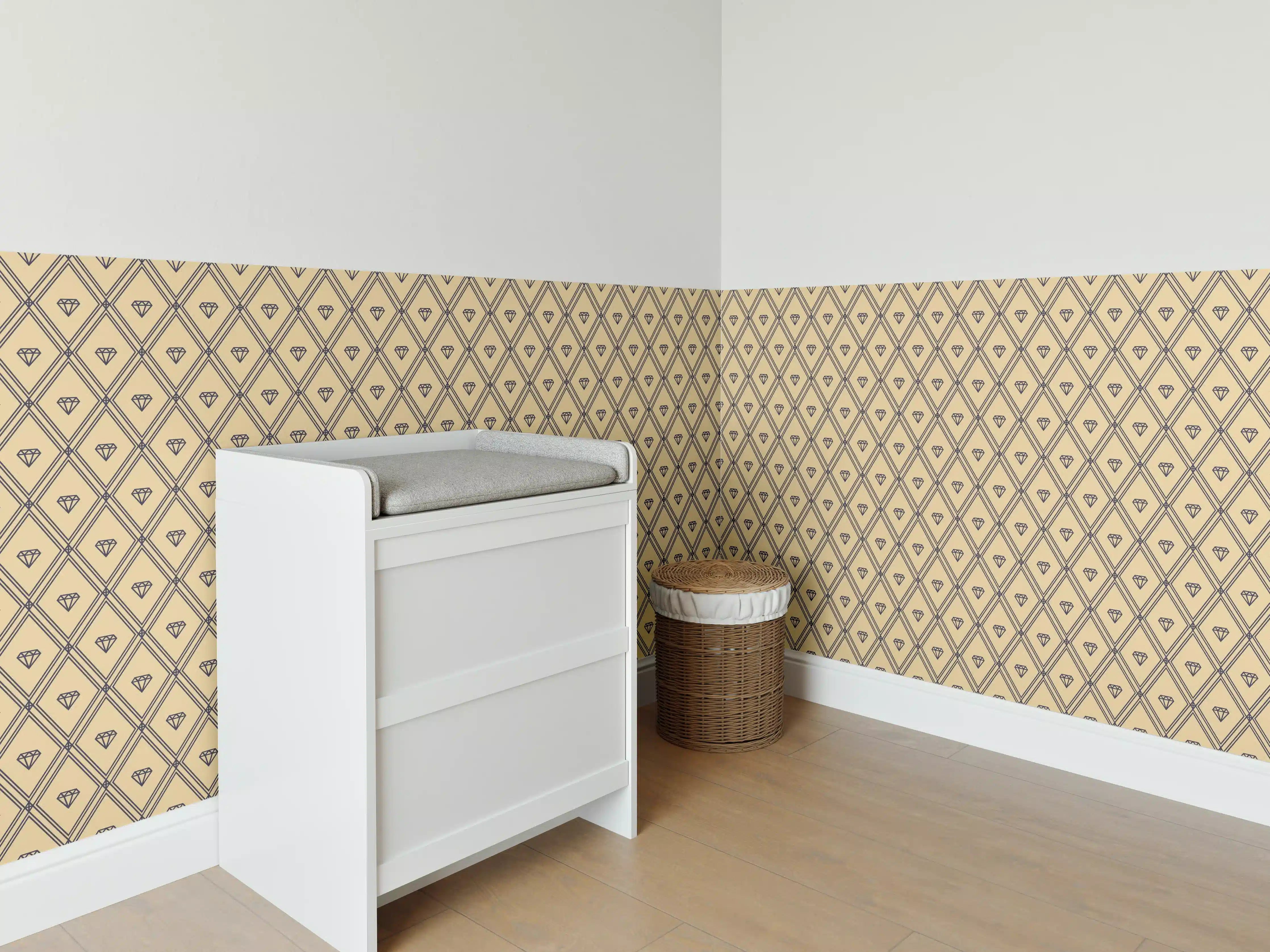 Babyzimmer Wandgestaltung - Schimmernde Goldmuster auf grauweißem Untergrund