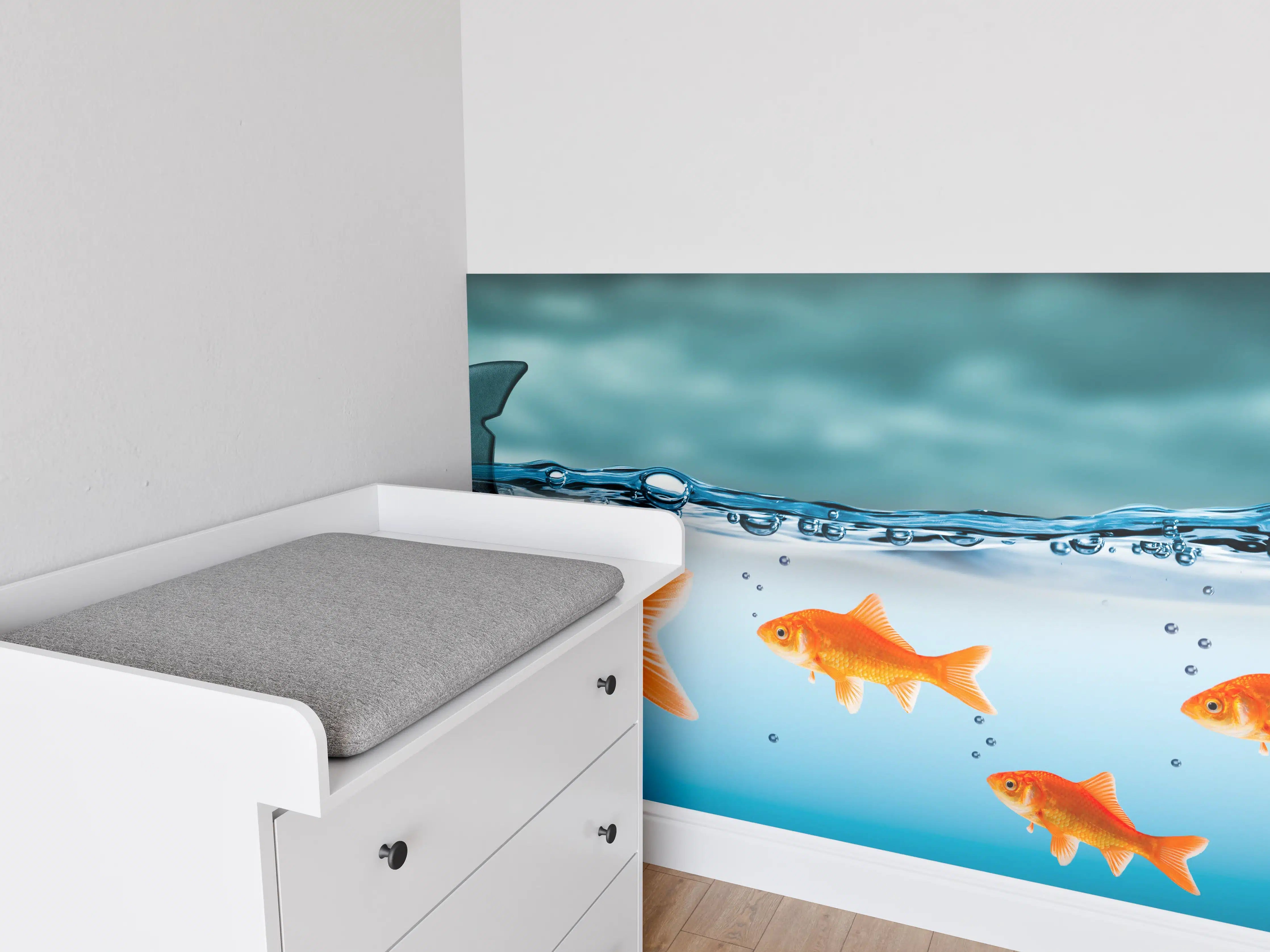 Babyzimmer Wandgestaltung - Schimmernde Grau-Weiße Goldfische