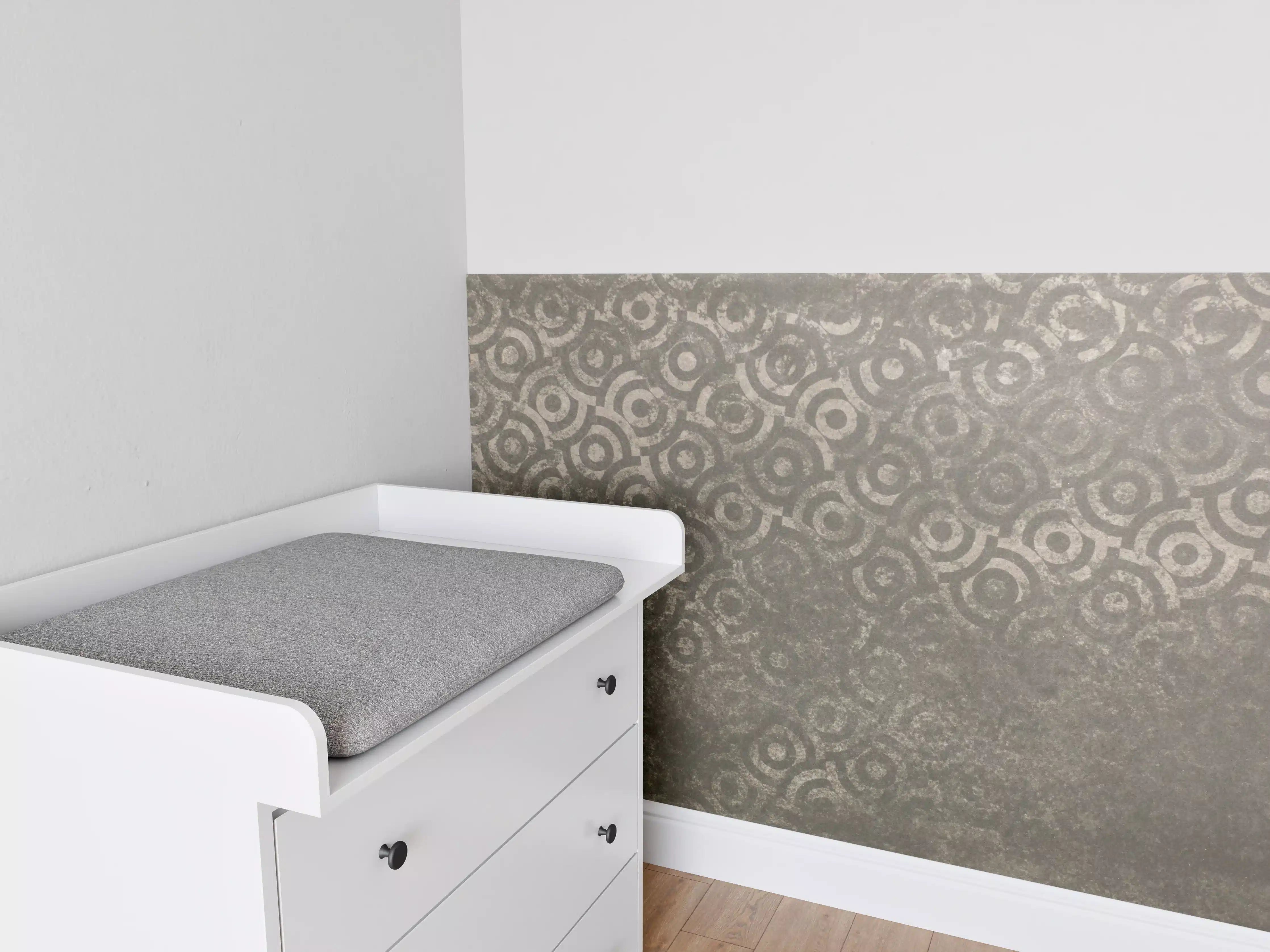 Babyzimmer Wandgestaltung - Schlichte graue Wand mit Musterakzenten