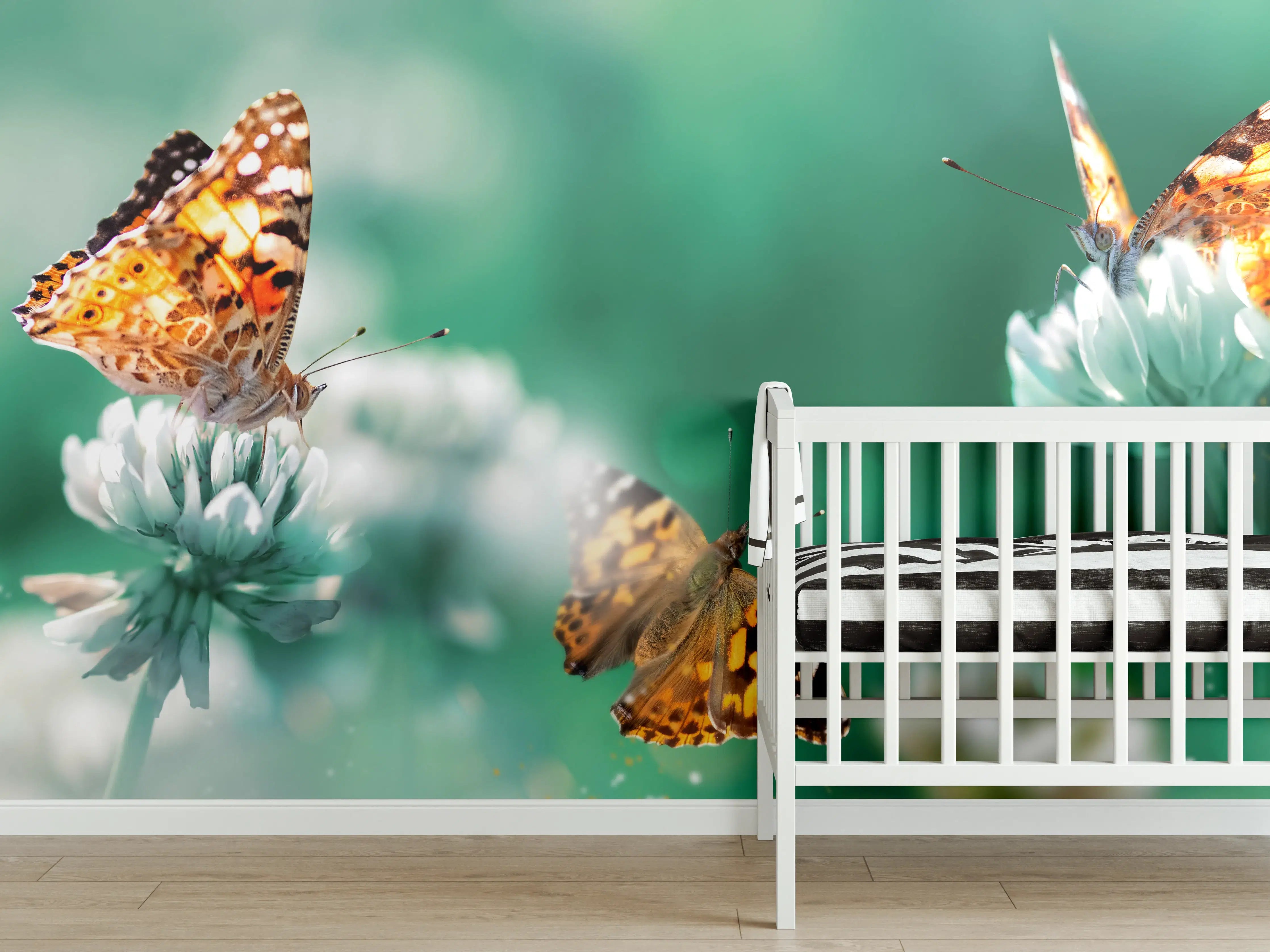 Babyzimmer Wandgestaltung - Schmetterling auf Weißkleeblüten