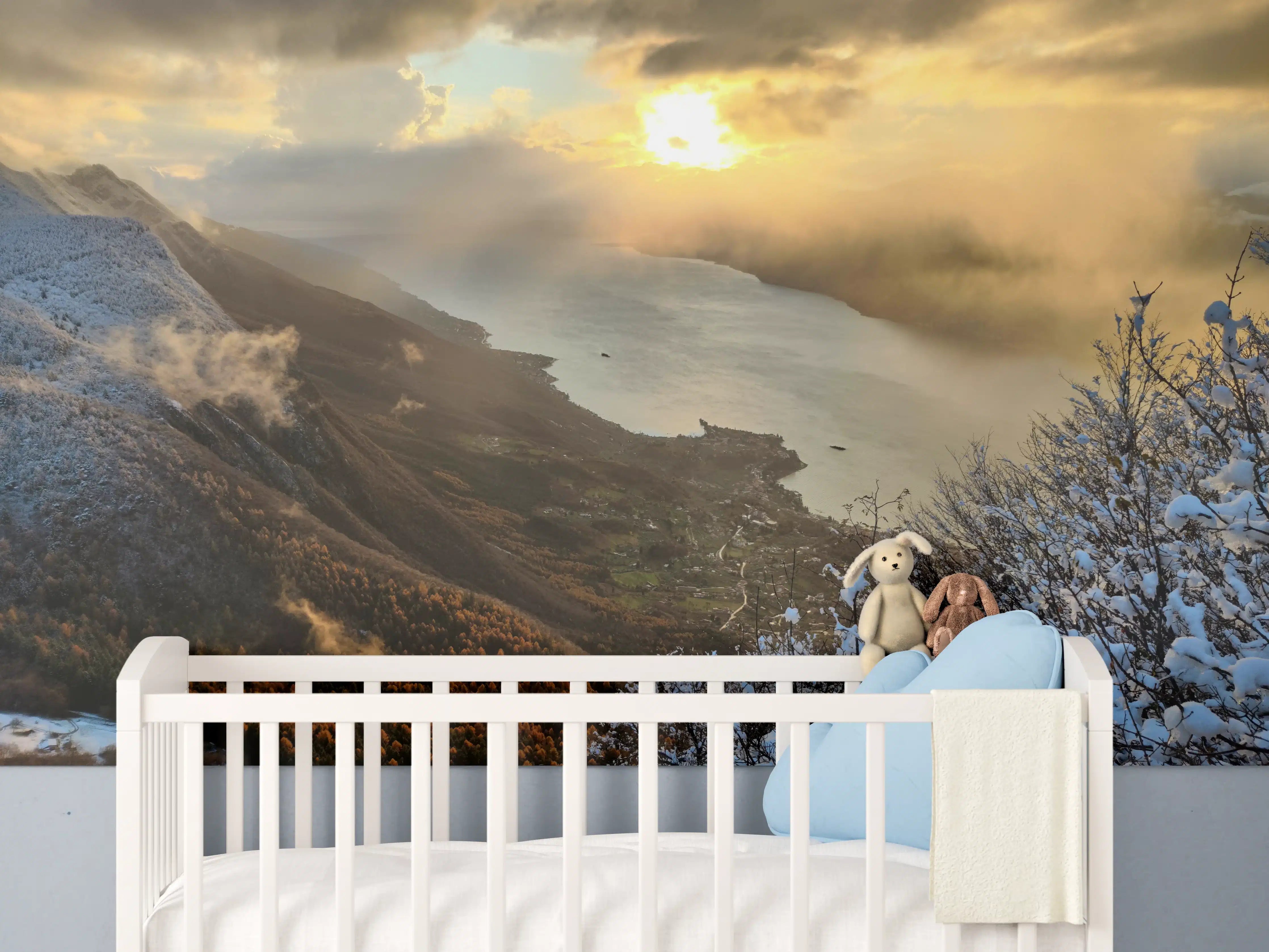 Babyzimmer Wandgestaltung - Schneelandschaft am Gardasee