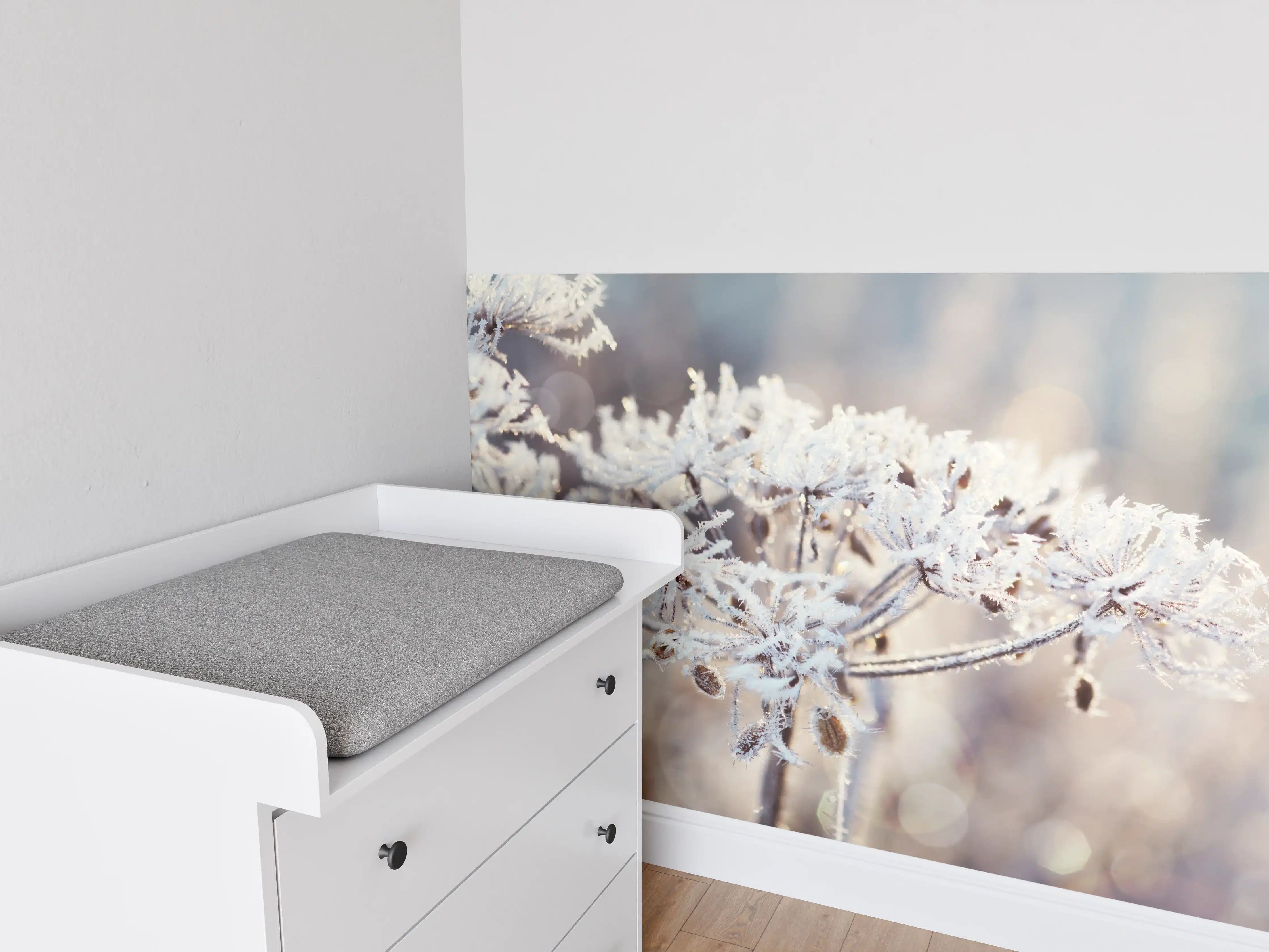 Babyzimmer Wandgestaltung - Schneetau auf Pflanzen
