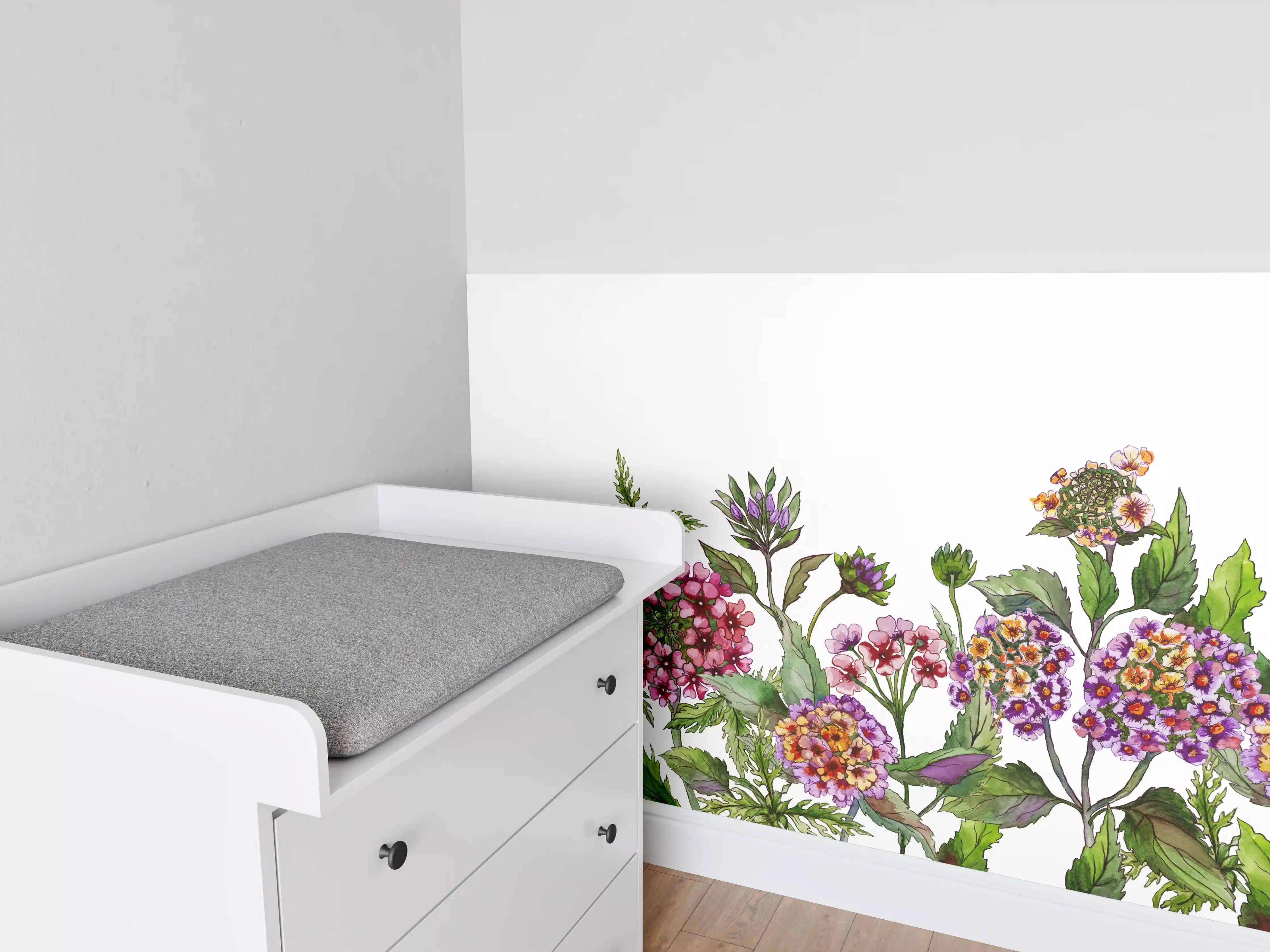 Babyzimmer Wandgestaltung - Schöne Lantana-Blüten mit grünem Blätter