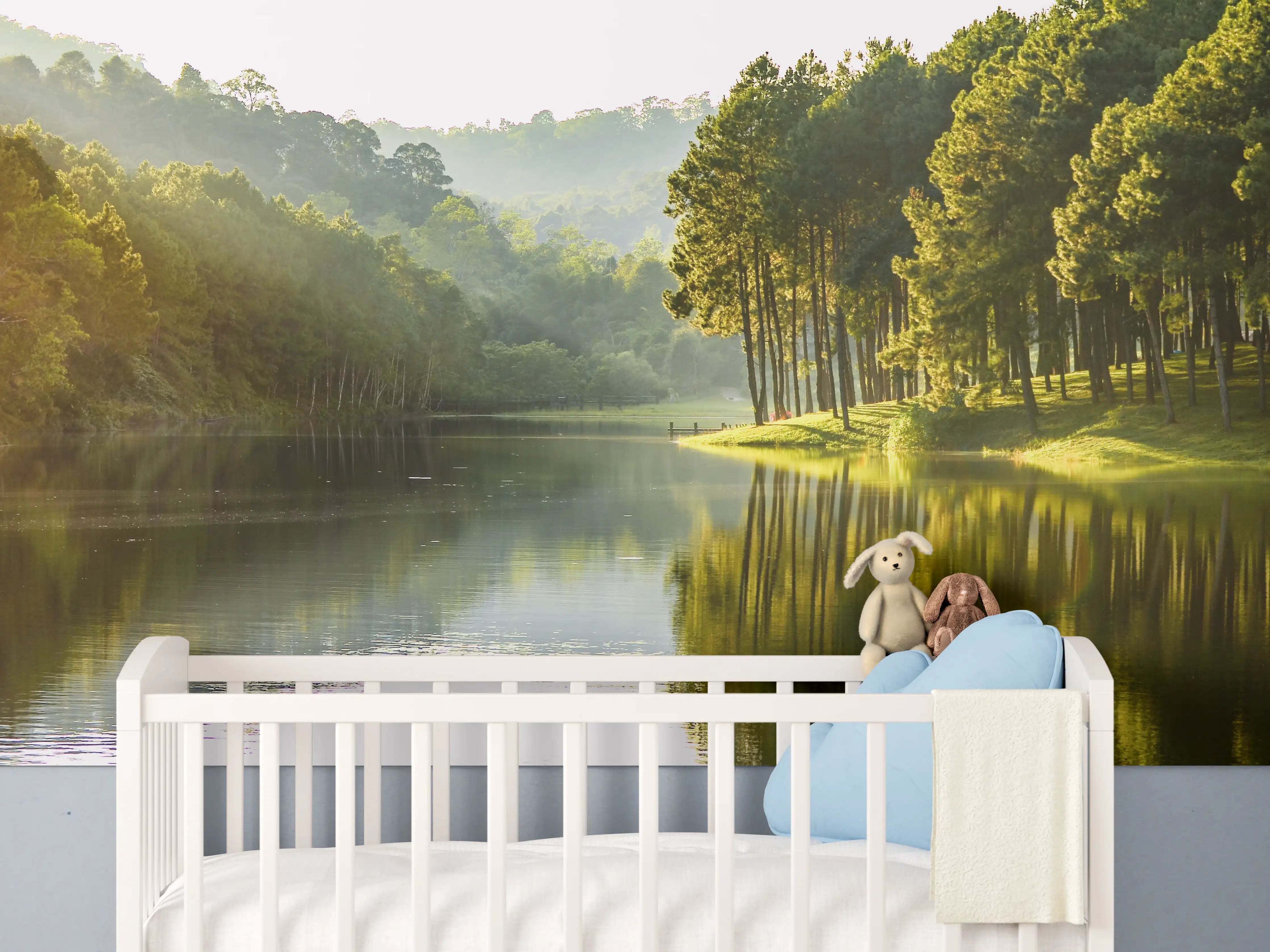 Babyzimmer Wandgestaltung - Schöne Seelandschaft mit Kiefernwald