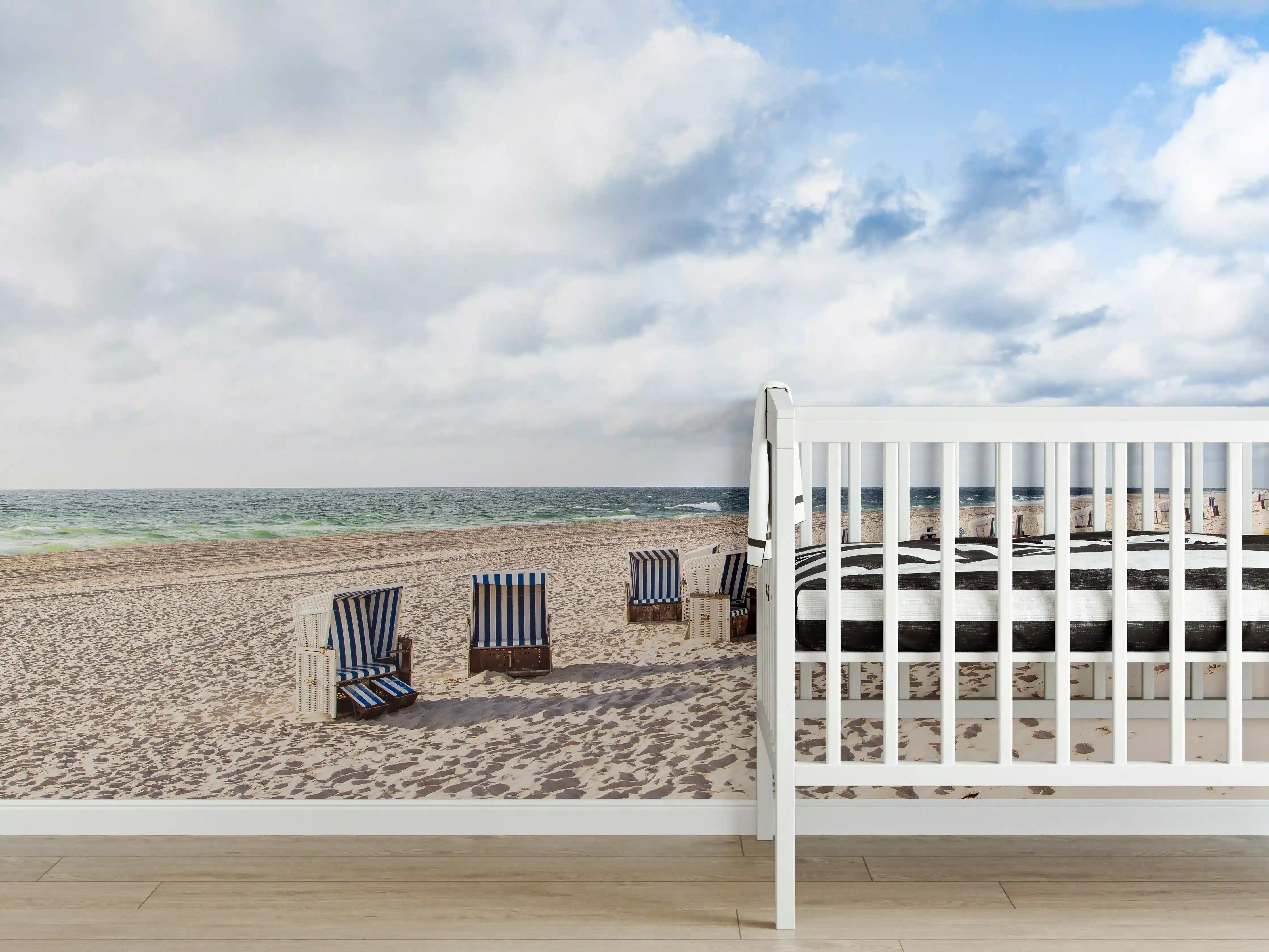 Babyzimmer Wandgestaltung - Schöne Strandliegestühle in Blau und Weiß
