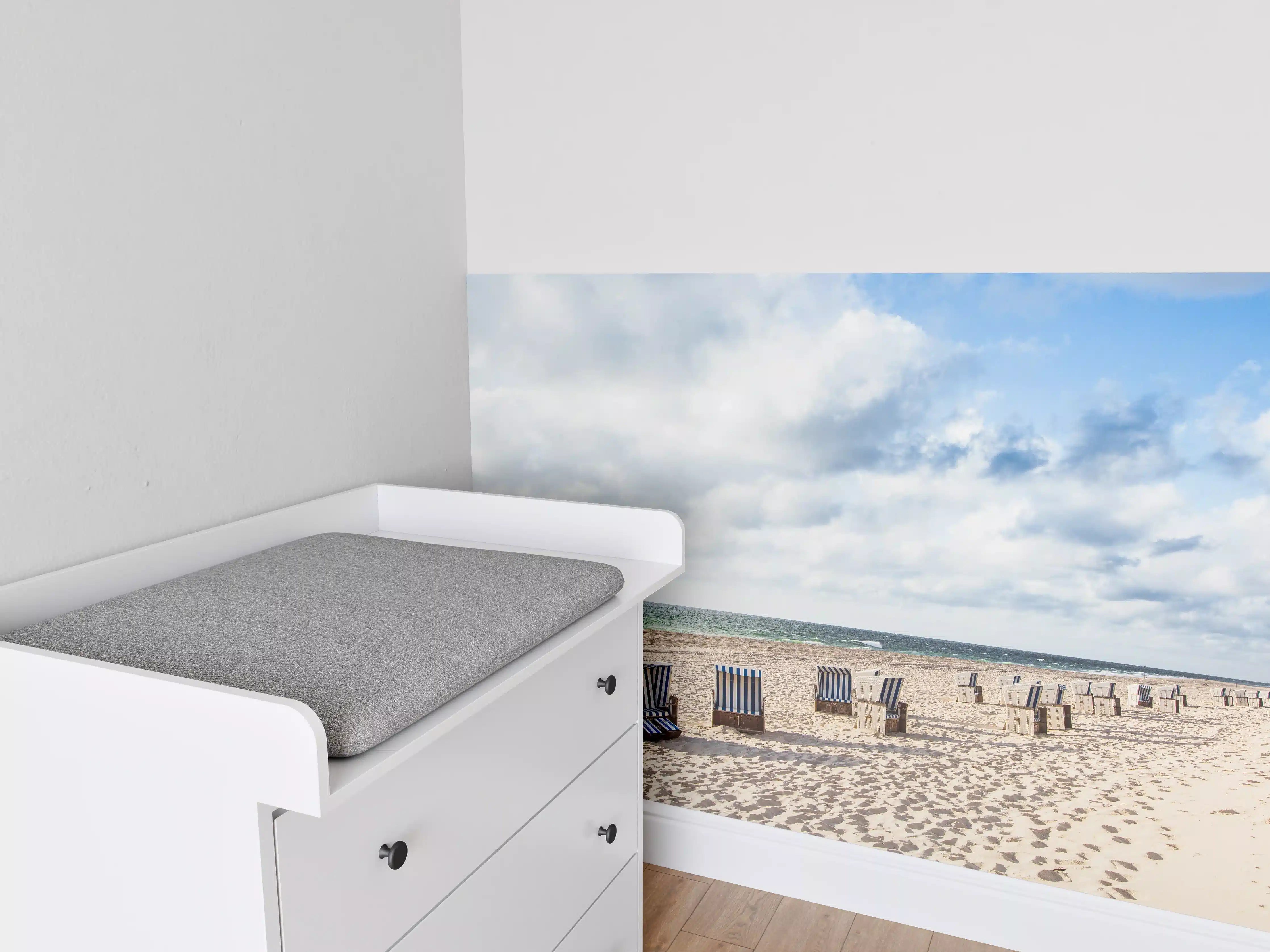 Babyzimmer Wandgestaltung - Schöne Strandliegestühle in Blau und Weiß