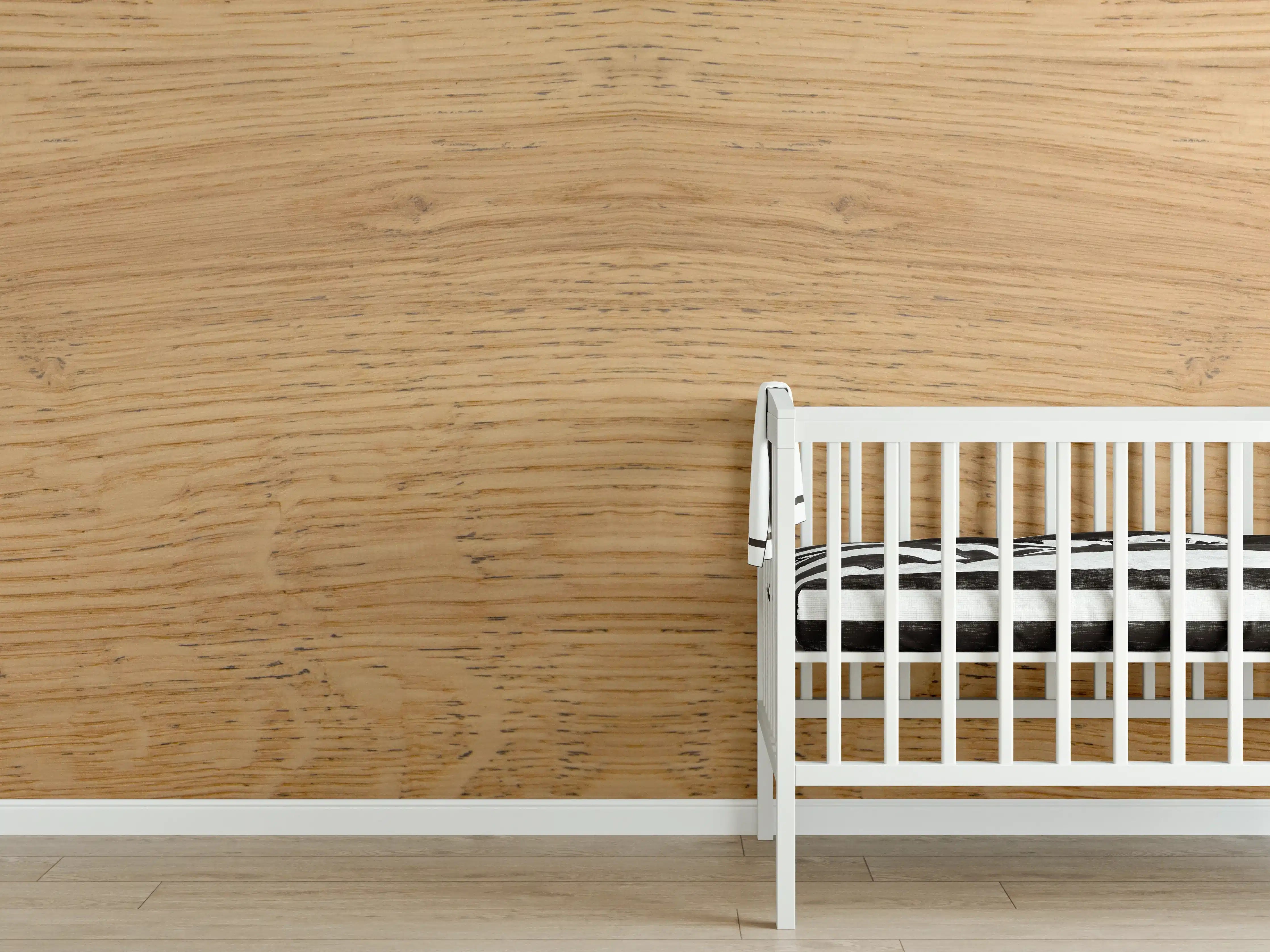 Babyzimmer Wandgestaltung - Schöne helle Holzplatte