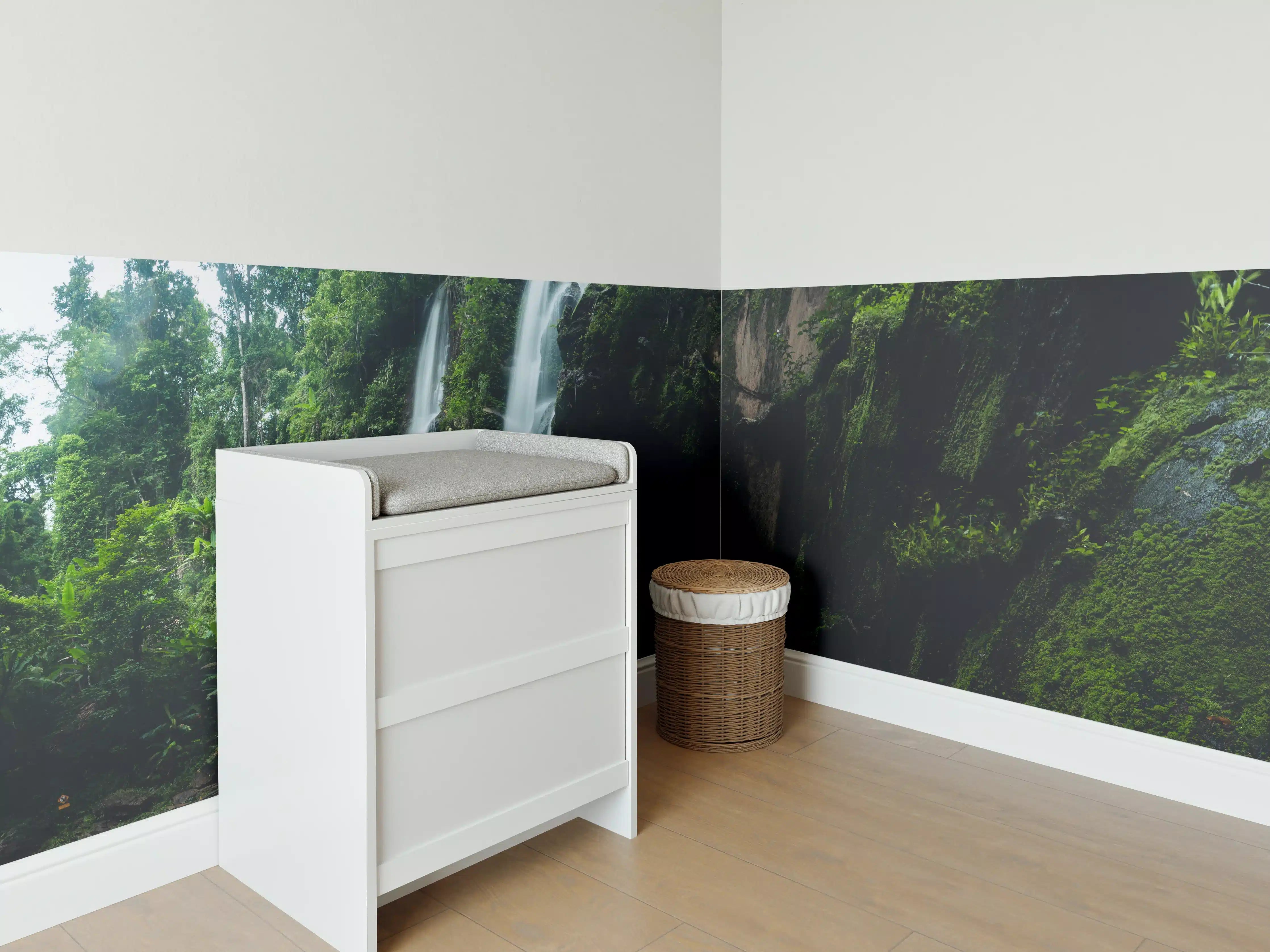 Babyzimmer Wandgestaltung - Schöner Wasserfall im Dschungel