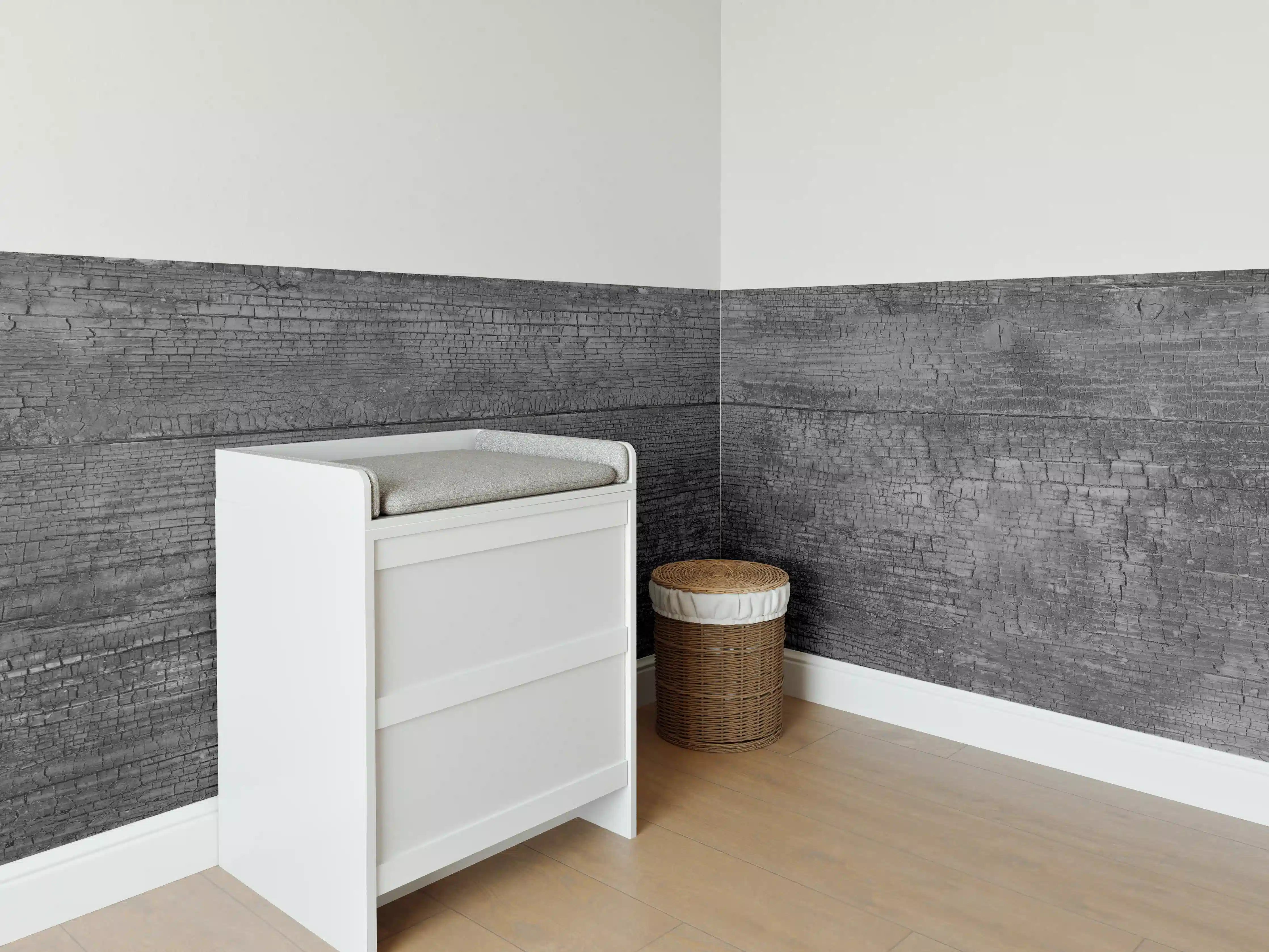 Babyzimmer Wandgestaltung - Schwarz-Graue Holztextur