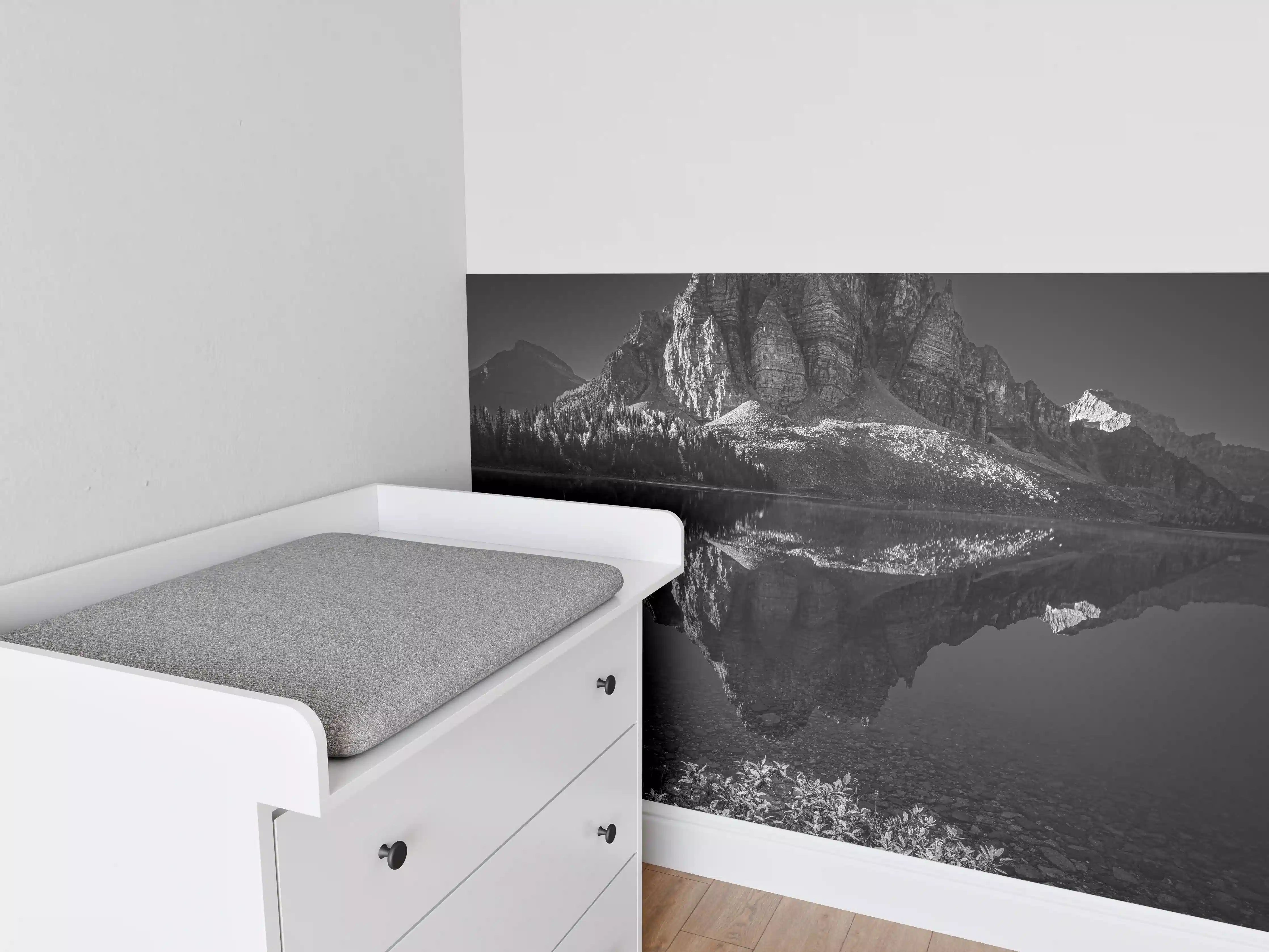 Babyzimmer Wandgestaltung - Schwarz-Weiß Gebirgsreflexion