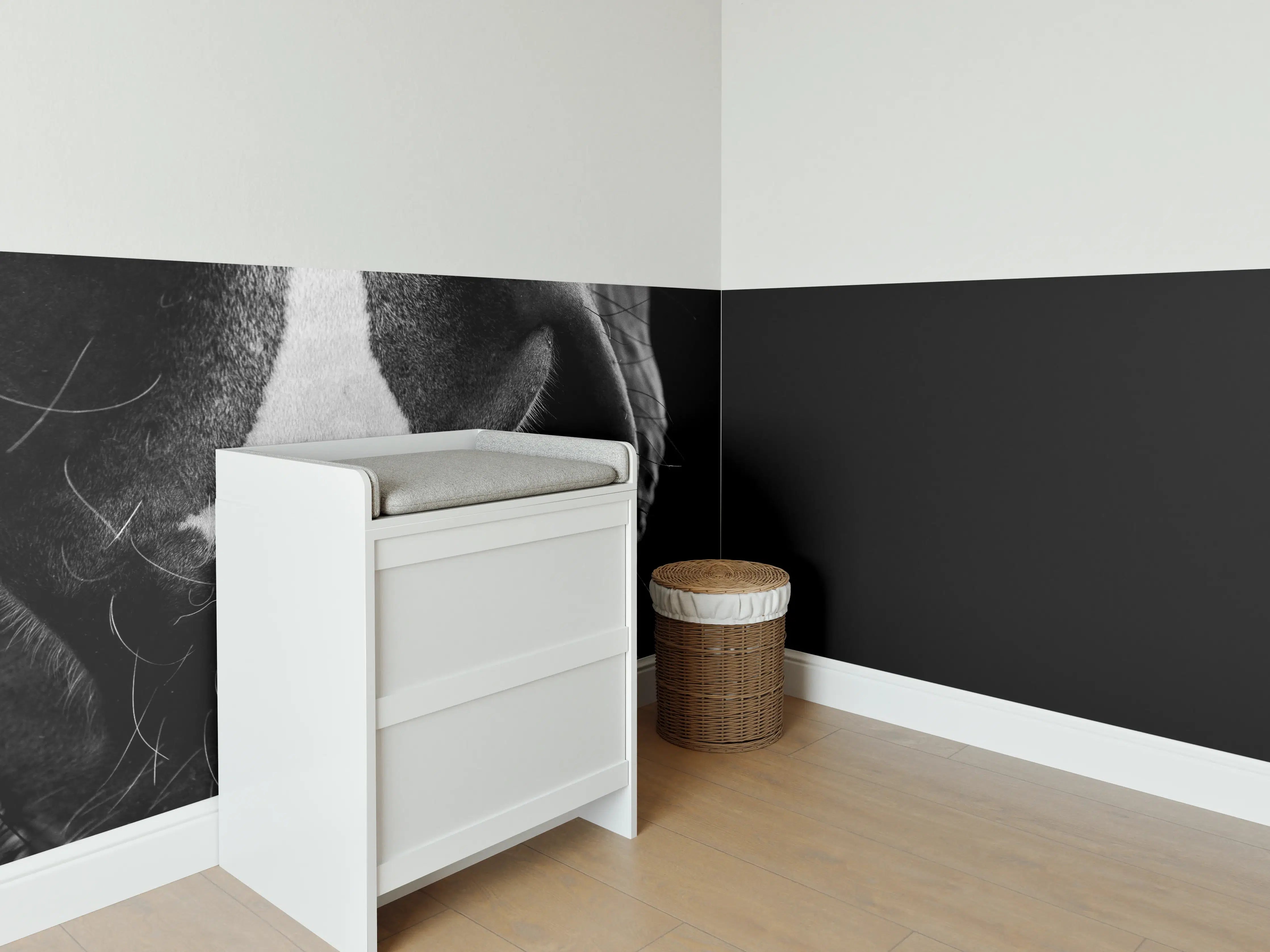 Babyzimmer Wandgestaltung - Schwarz-Weiß Pferd Nahaufnahme