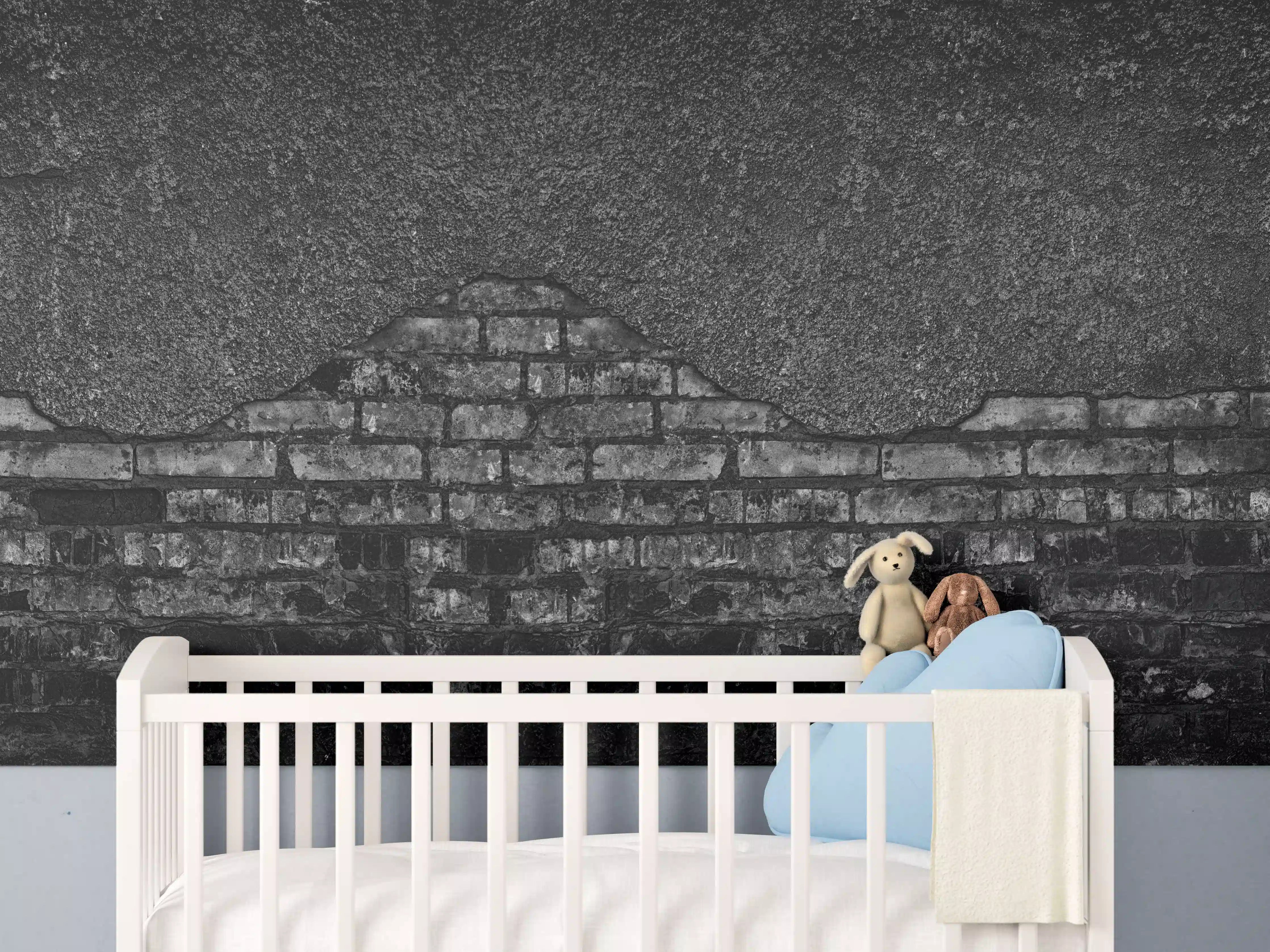 Babyzimmer Wandgestaltung - Schwarz gebrannte Ziegelwand mit abgefallenem Putz