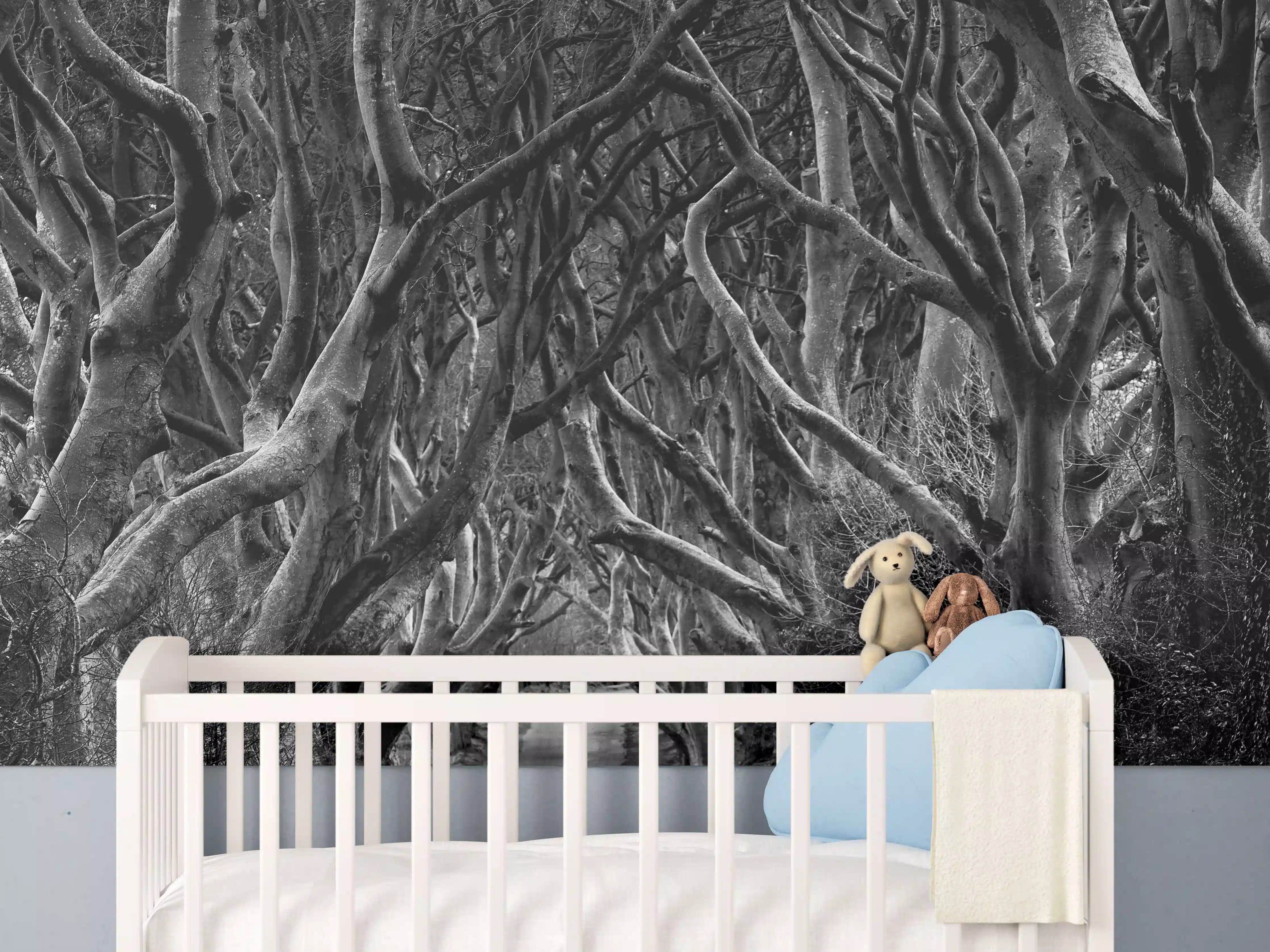 Babyzimmer Wandgestaltung - Schwarz, weißer Waldweg