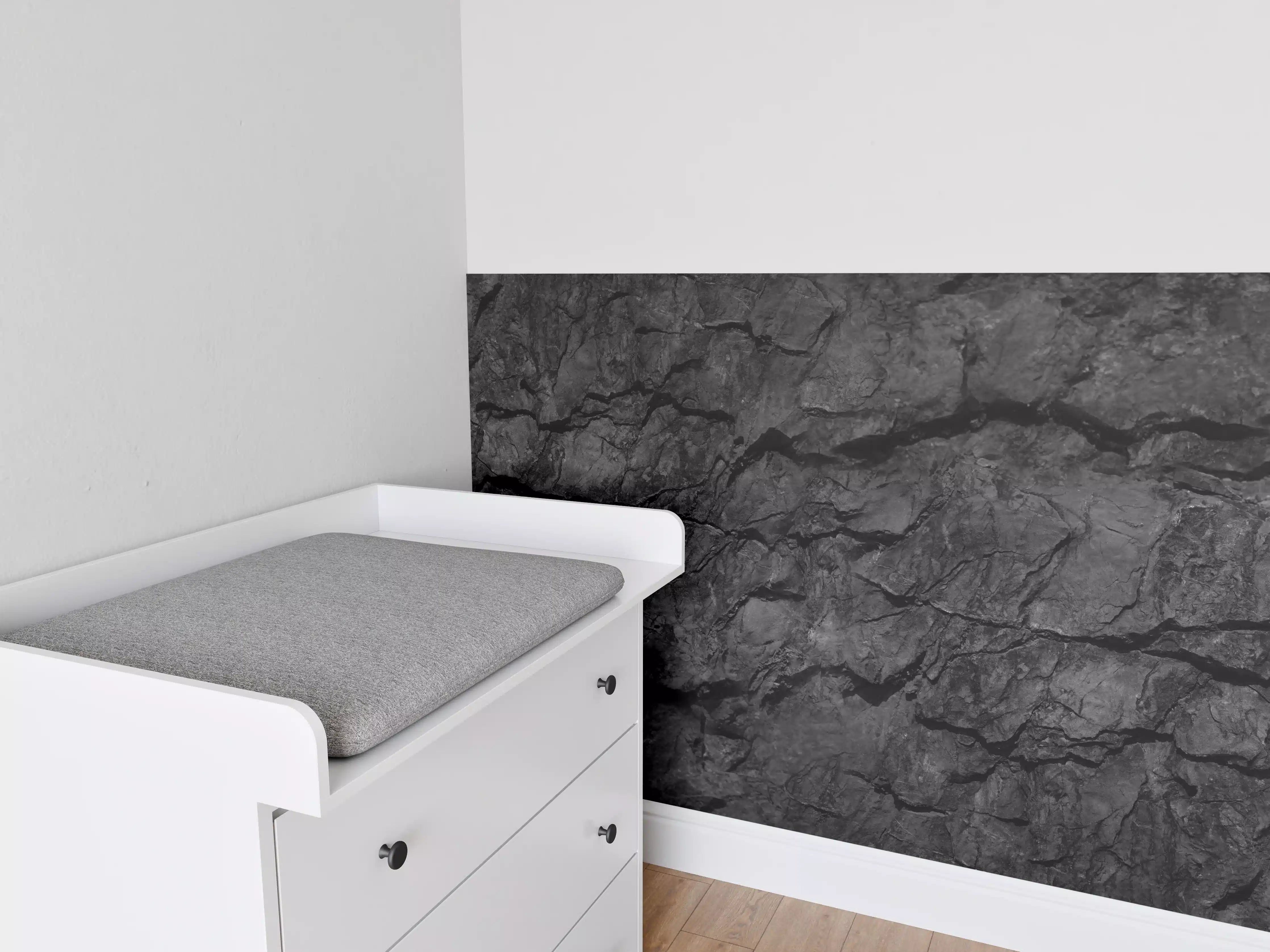 Babyzimmer Wandgestaltung - Schwarze Gesteinstextur mit Rissen
