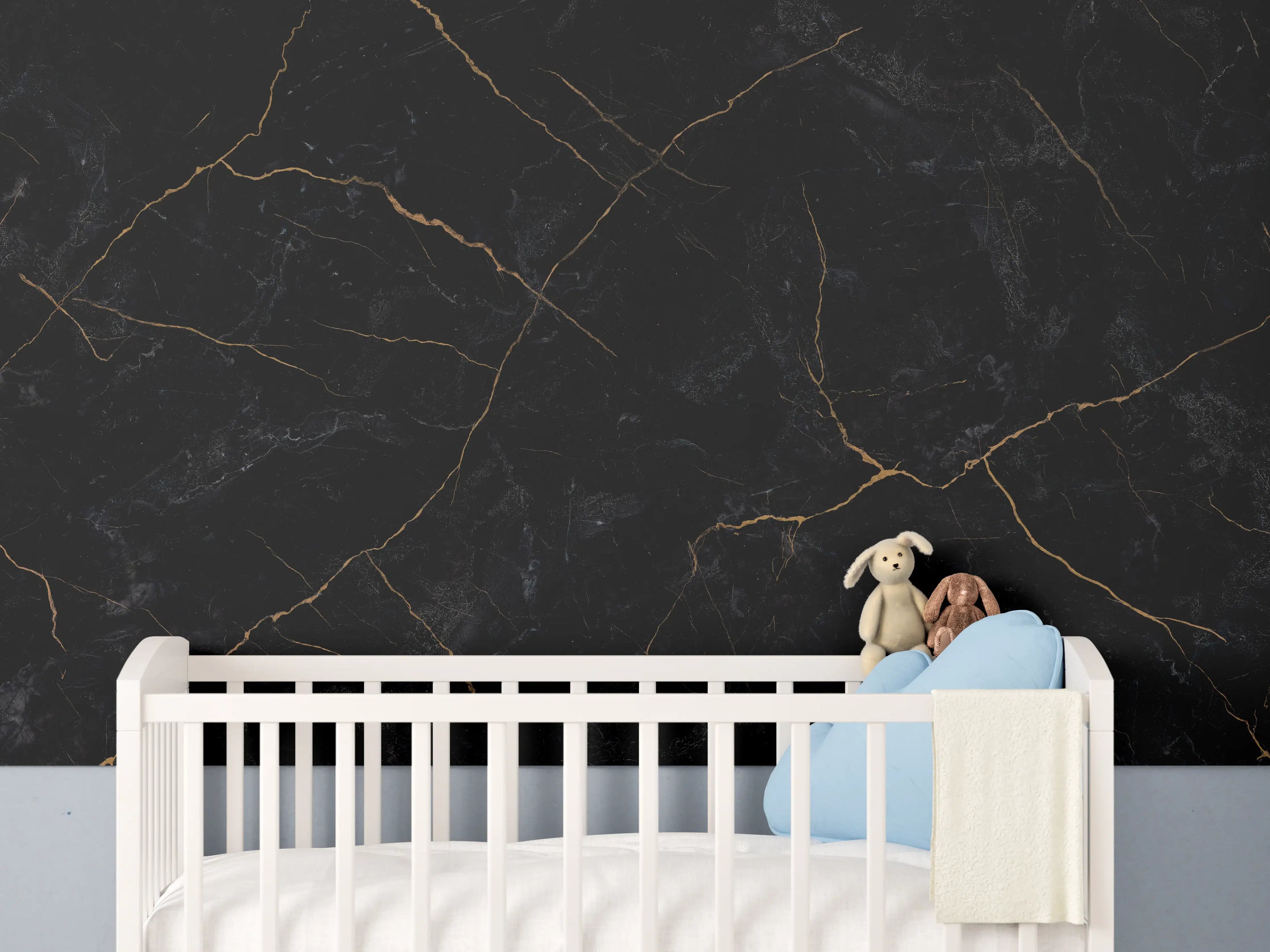Babyzimmer Wandgestaltung - Schwarzer Marmor mit dünnen goldenen Adern