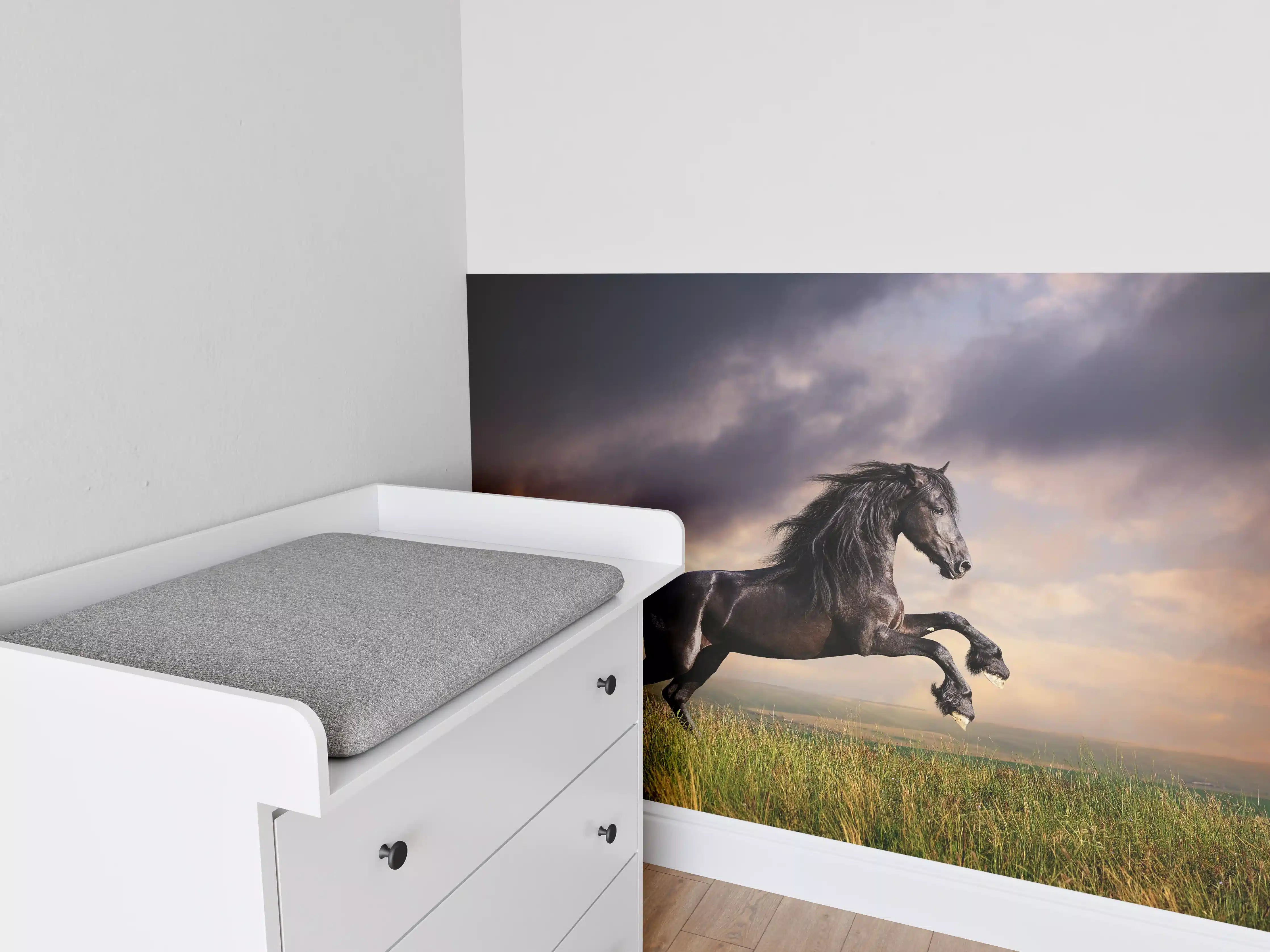Babyzimmer Wandgestaltung - Schwarzes Friesenpferd Galopp