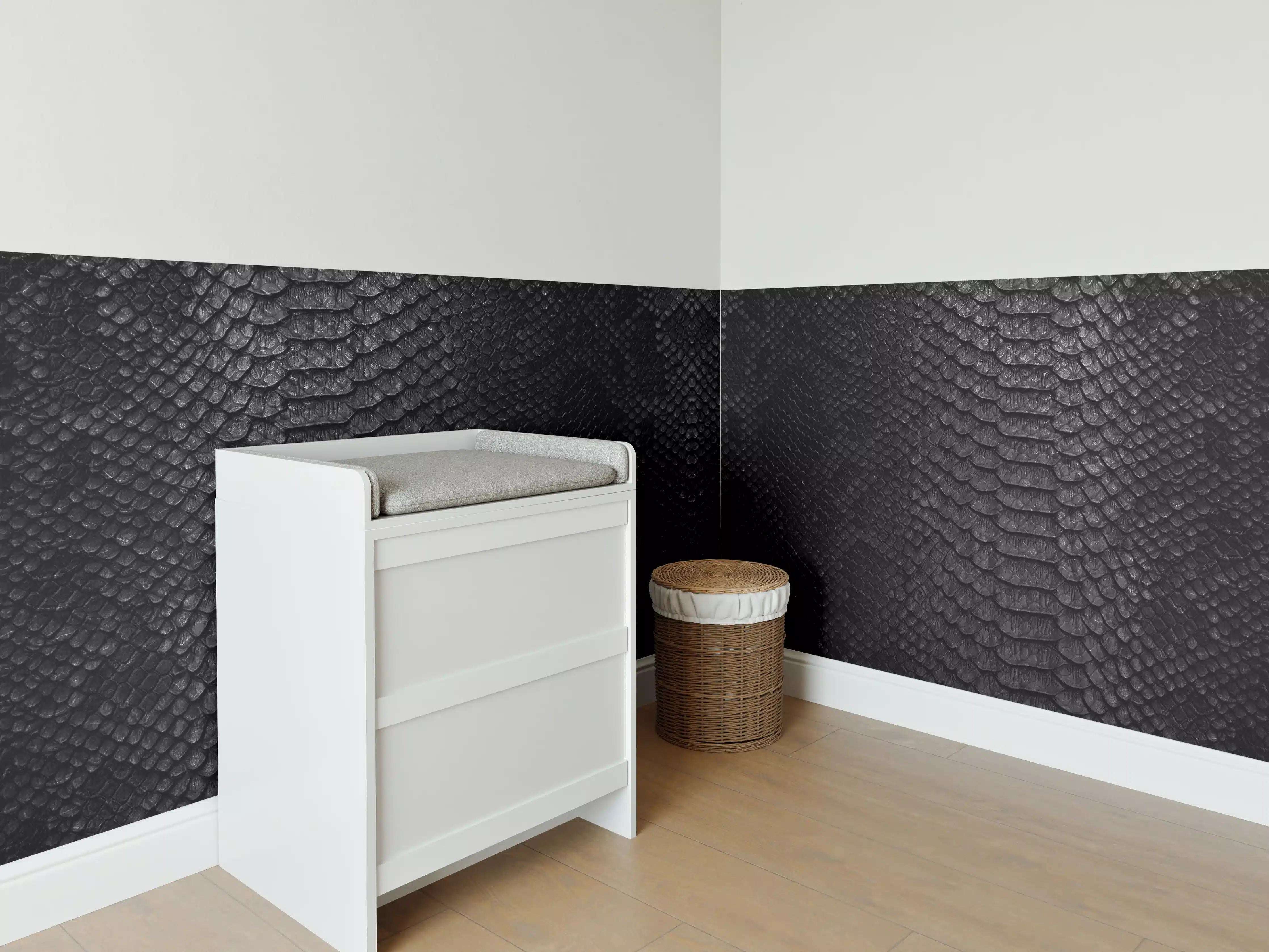 Babyzimmer Wandgestaltung - Schwarzes Schlangenhautmuster