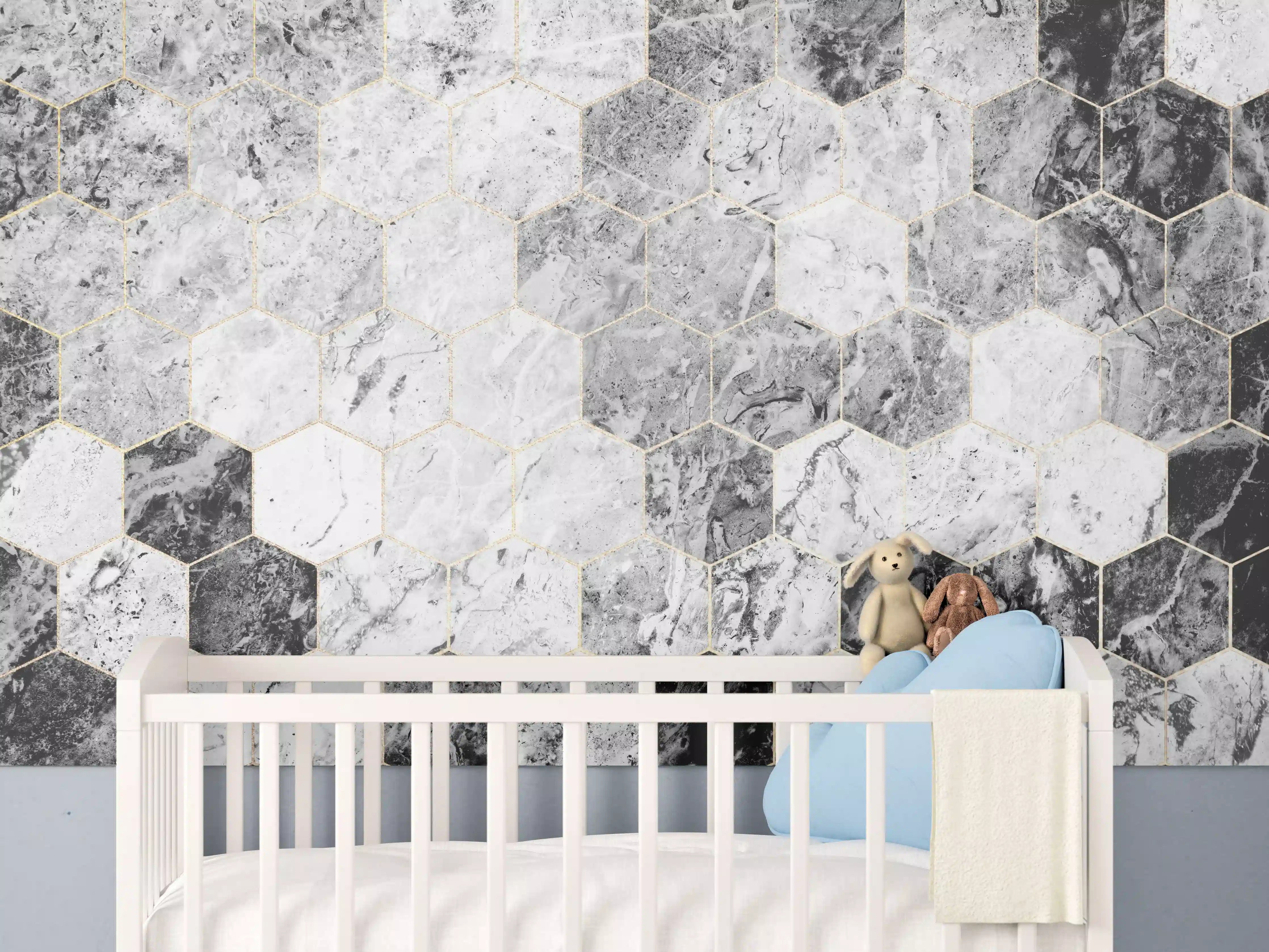 Babyzimmer Wandgestaltung - Sechseckiger gräulicher Marmor mit Goldumrandung