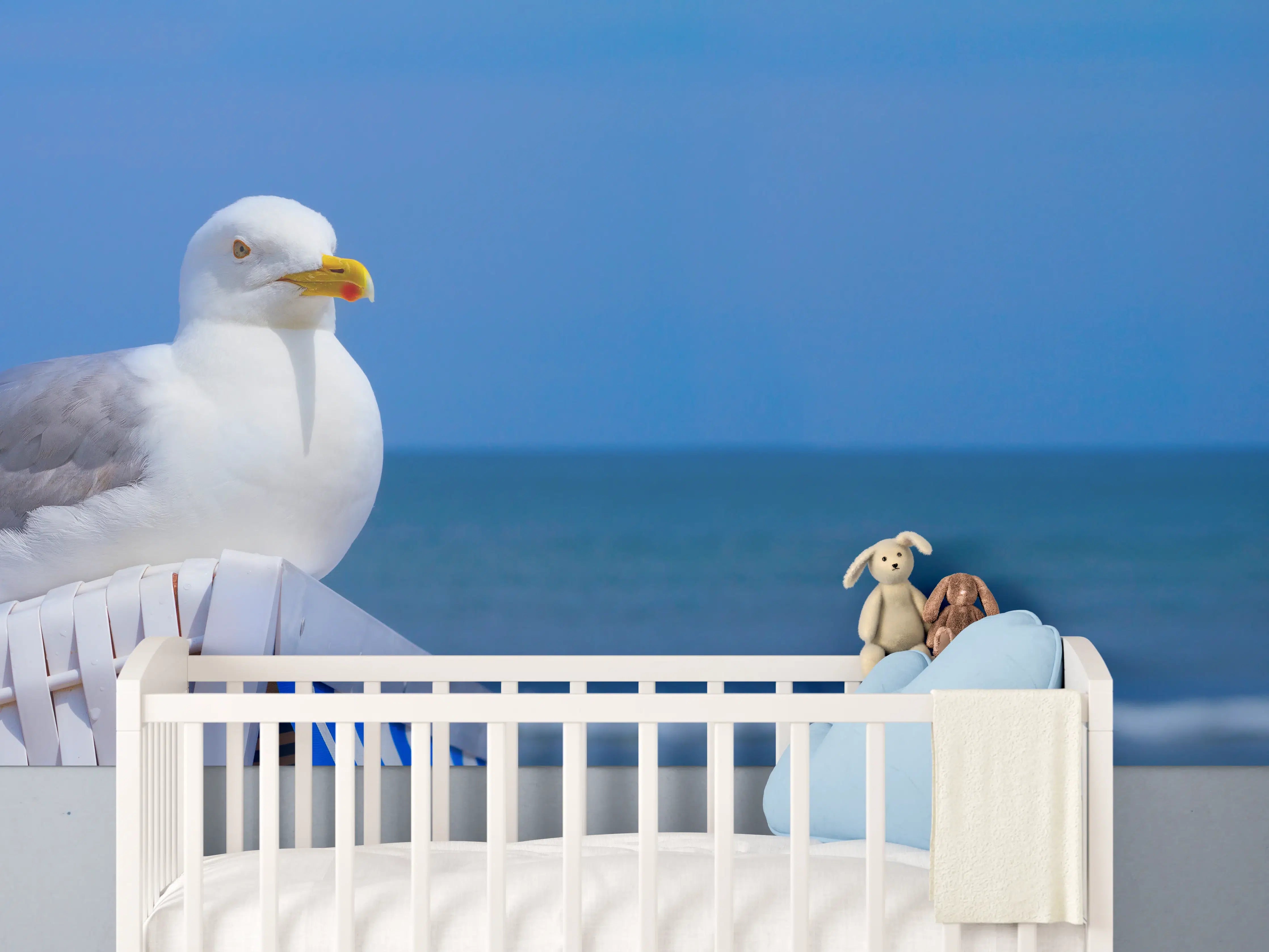 Babyzimmer Wandgestaltung - Seegull am Strand mit blauem Hintergrund
