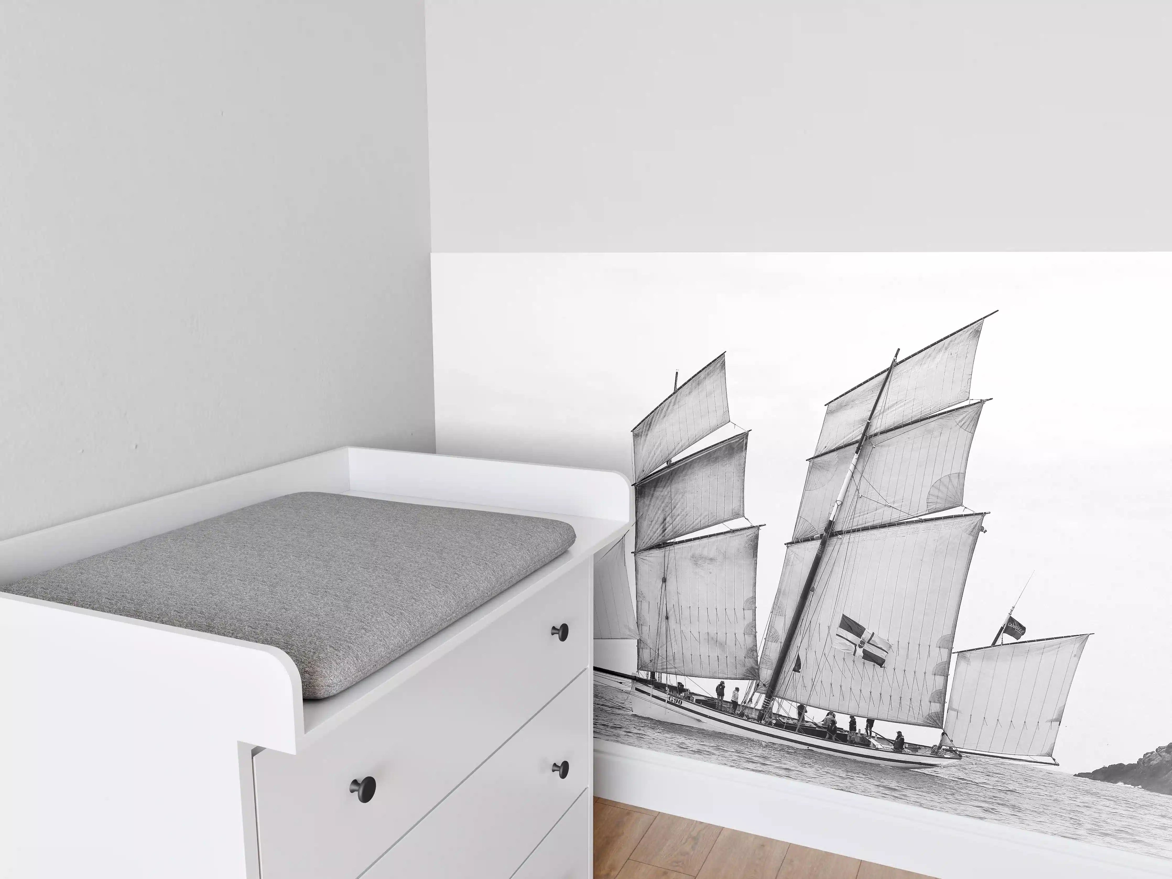Babyzimmer Wandgestaltung - Segelboot auf dem Meer