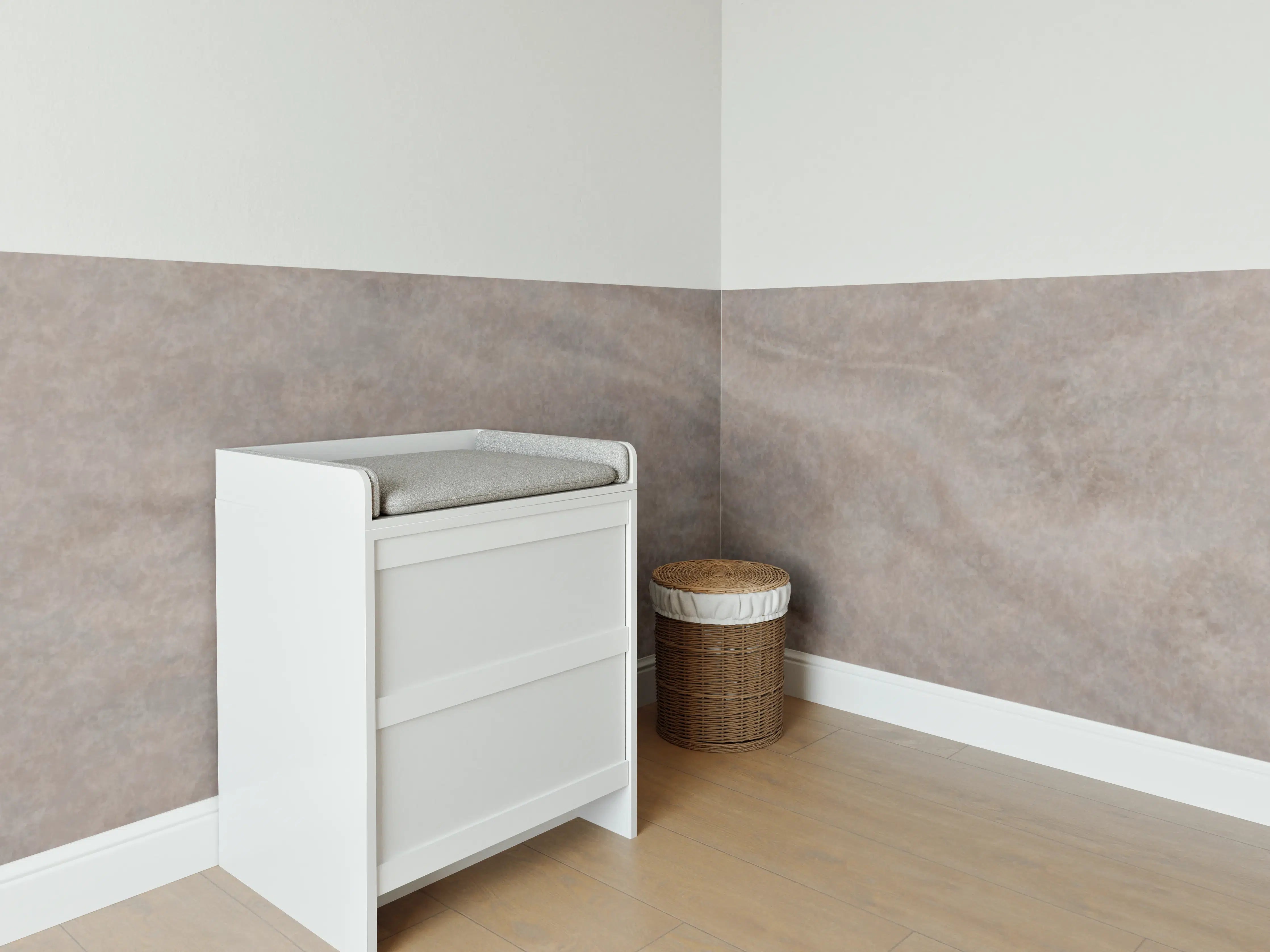Babyzimmer Wandgestaltung - Seidige Grau-Beige Marmortextur