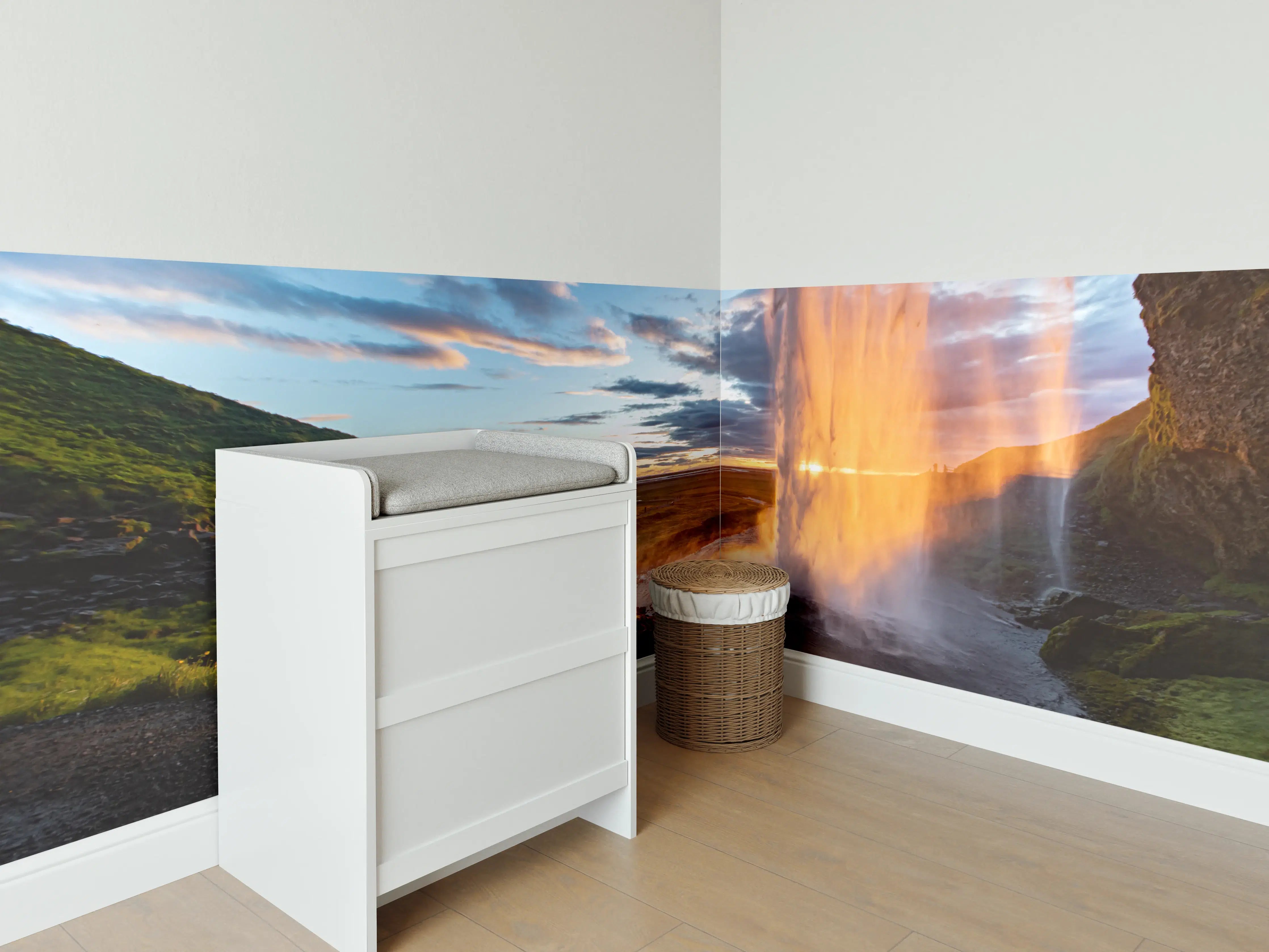 Babyzimmer Wandgestaltung - Seljalandsfoss Wasserfall in Island bei Sonnenuntergang