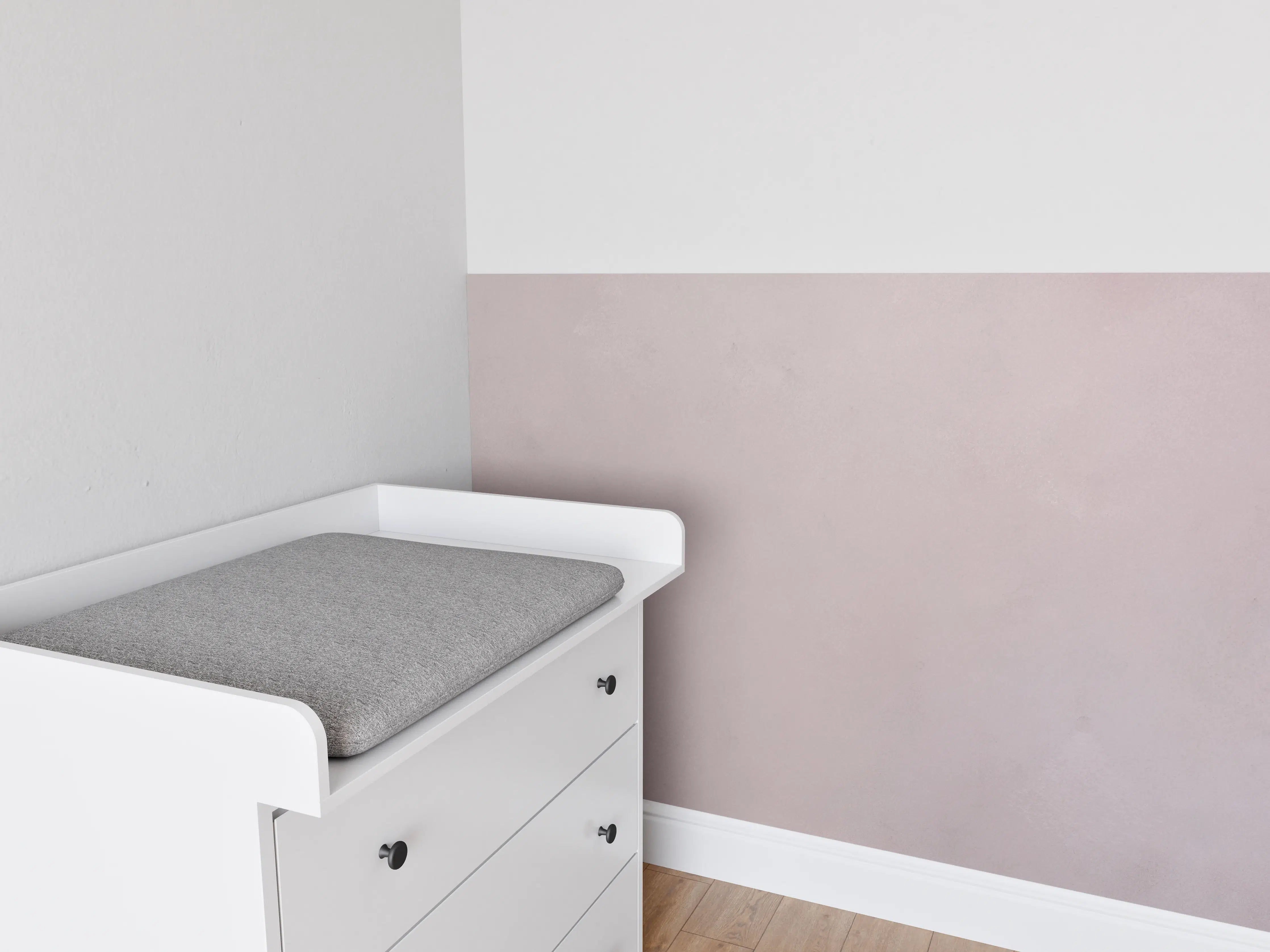 Babyzimmer Wandgestaltung - Silberner Beton mit grauer Maserung