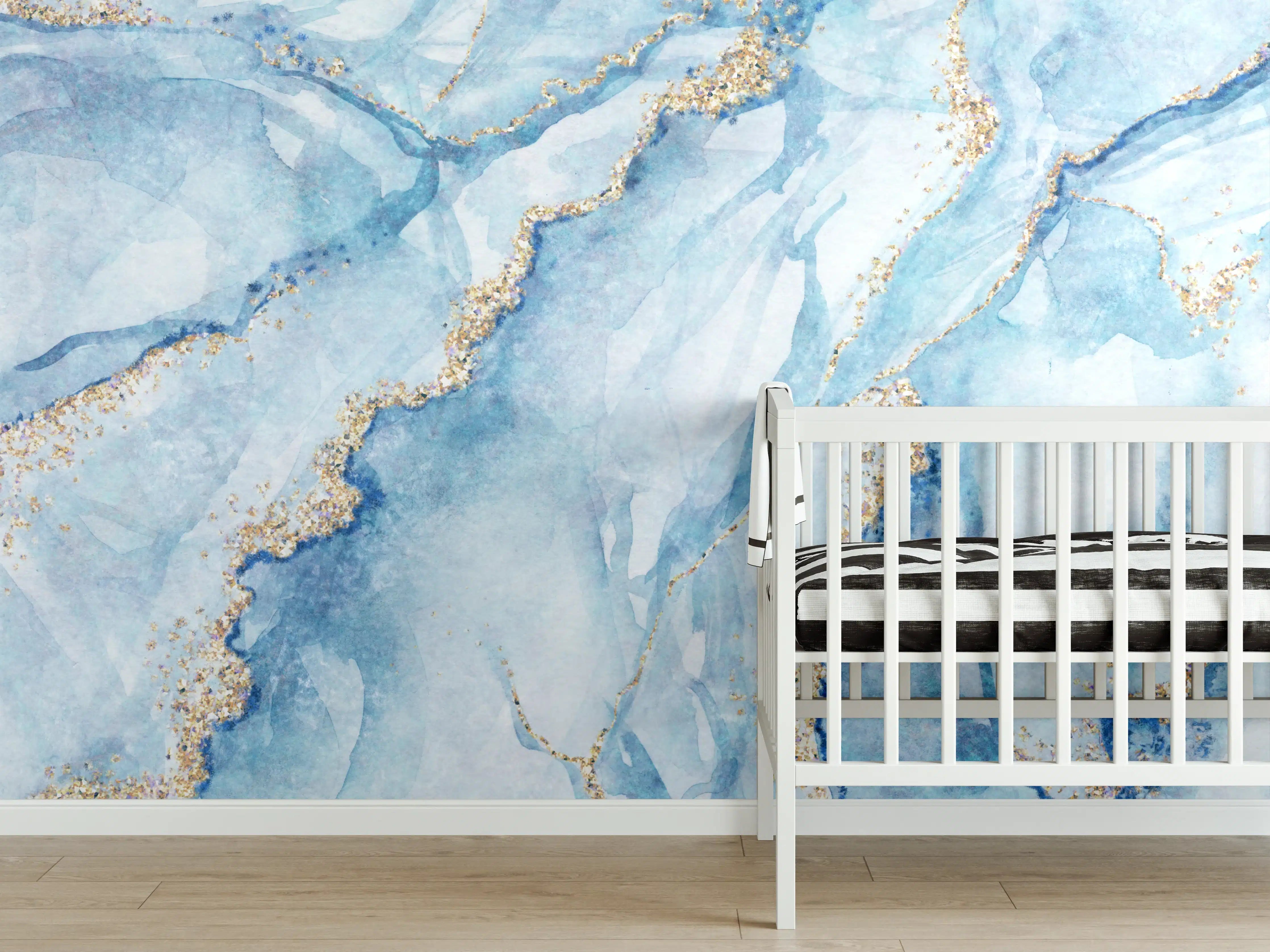 Babyzimmer Wandgestaltung - Silberner Marmor mit Goldschimmer