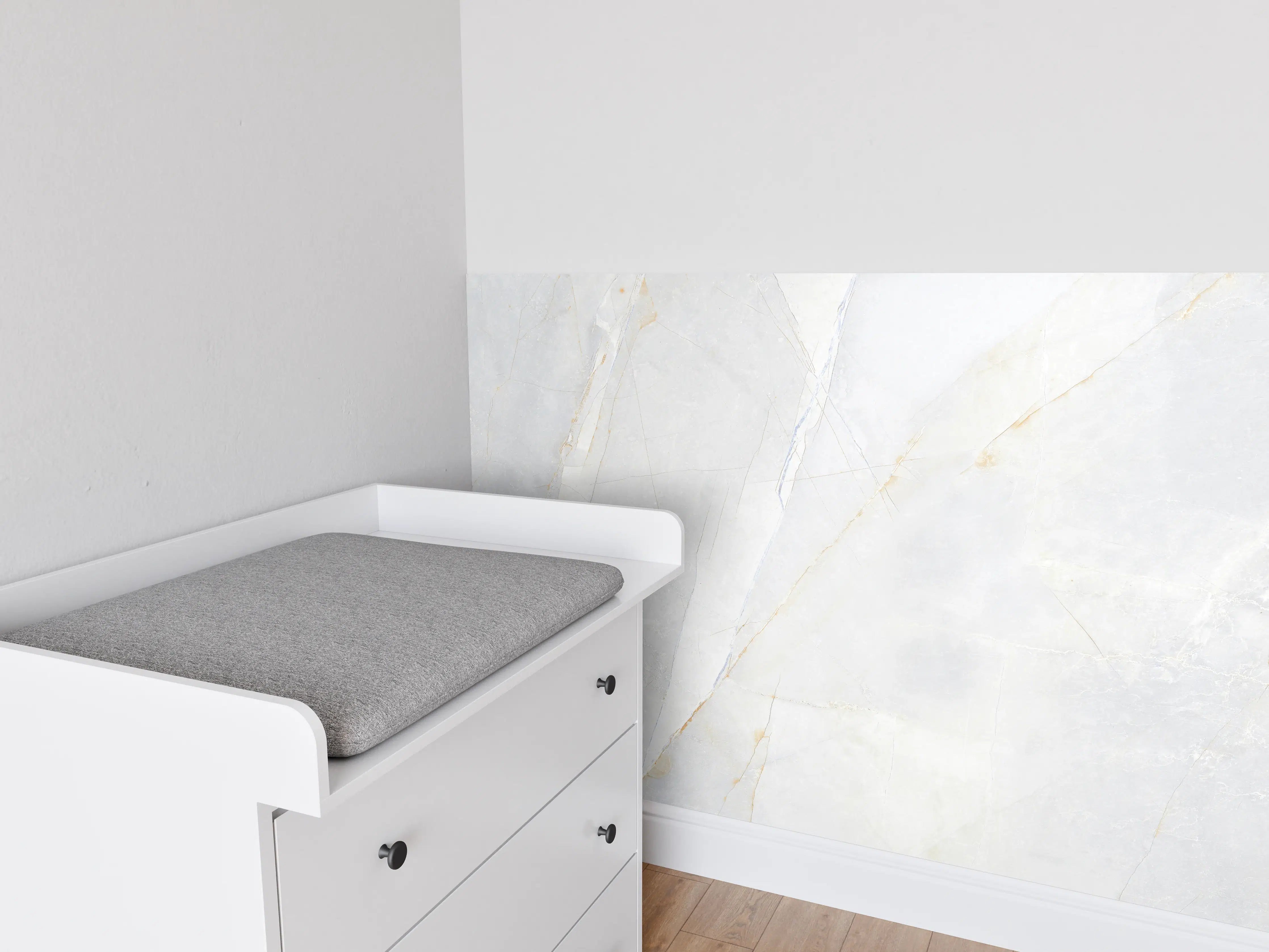 Babyzimmer Wandgestaltung - Silberner Marmor mit goldenen Linien