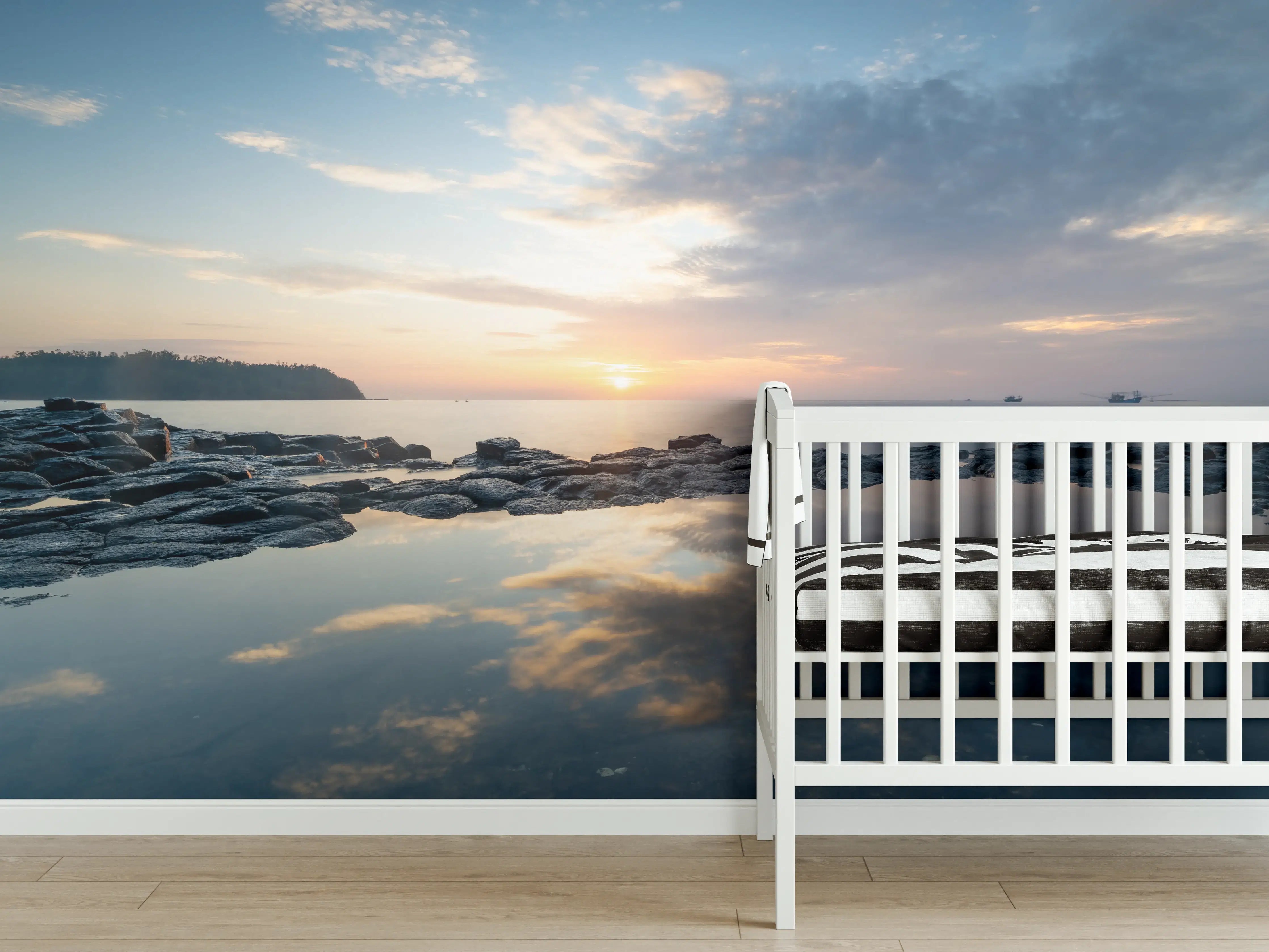Babyzimmer Wandgestaltung - Silbernes Abendlicht über dem Ozean