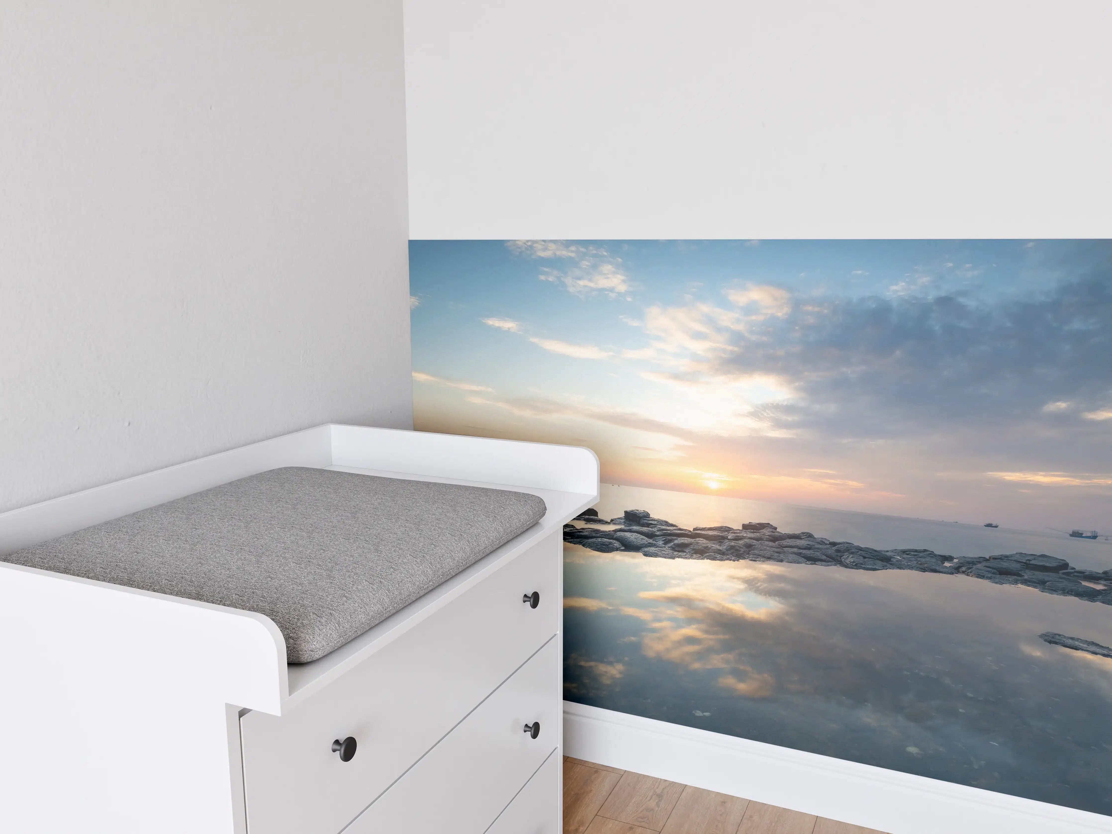 Babyzimmer Wandgestaltung - Silbernes Abendlicht über dem Ozean