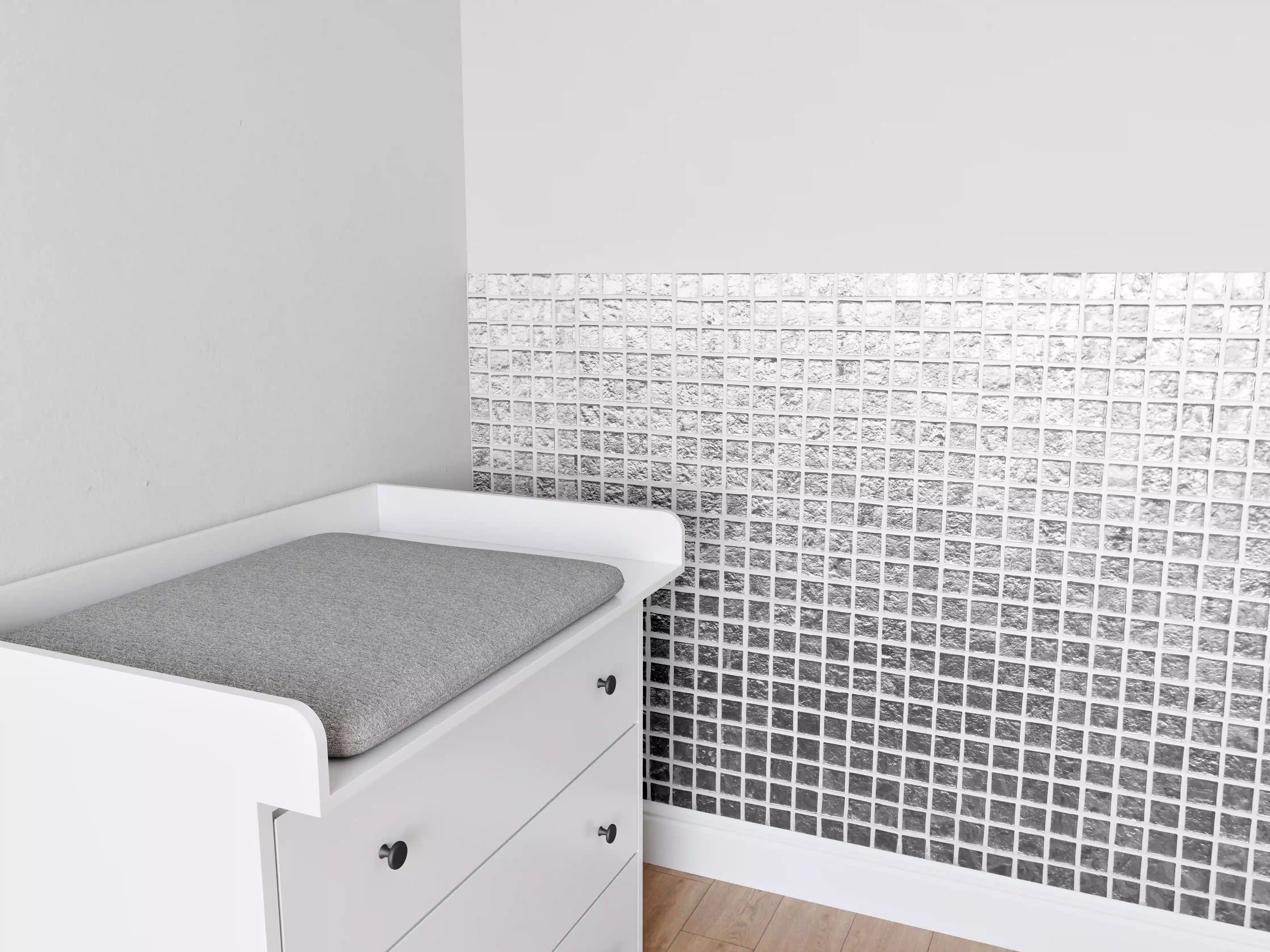 Babyzimmer Wandgestaltung - Silbernes Fliesen Mosaikmuster