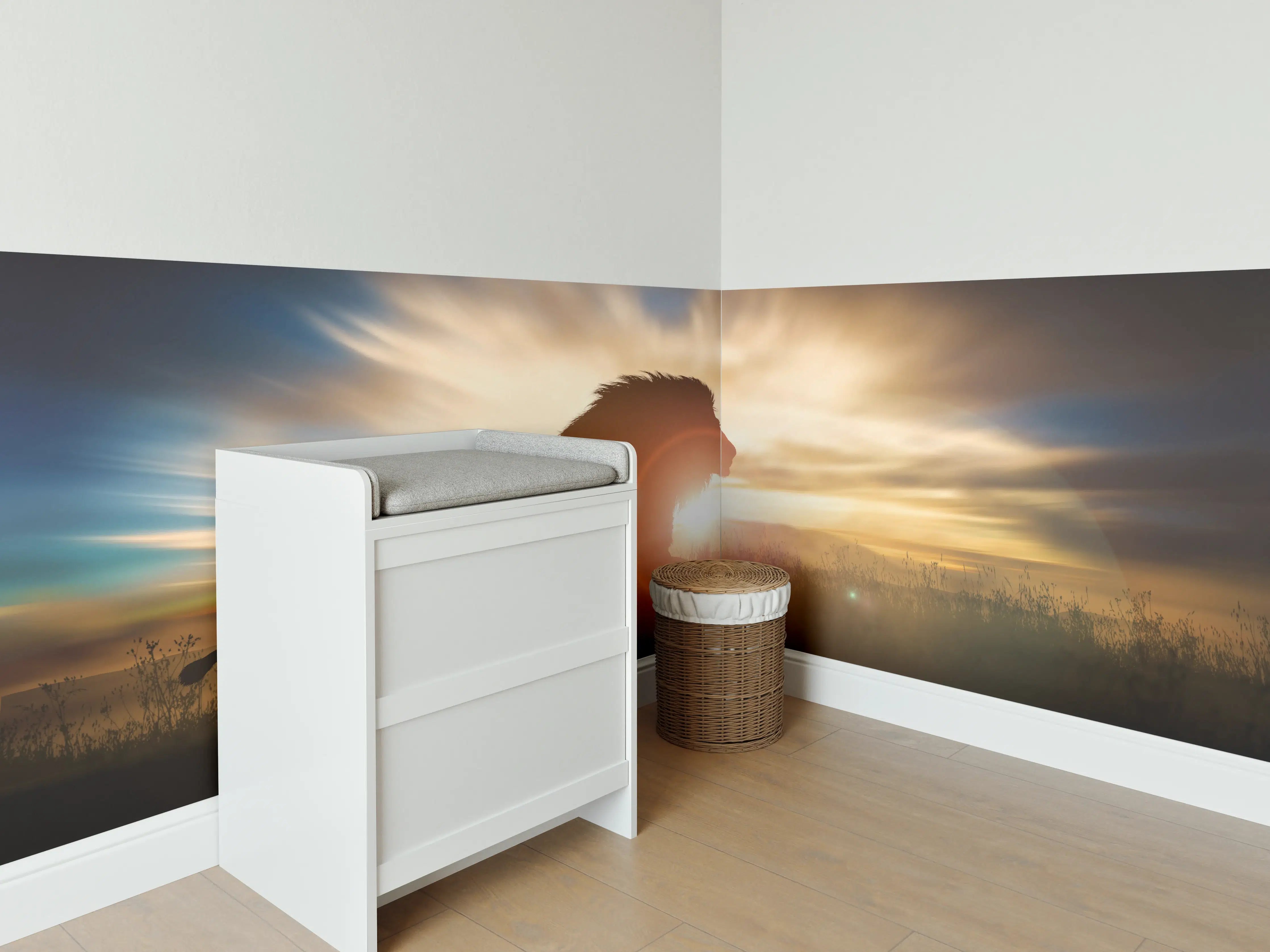 Babyzimmer Wandgestaltung - Silhouette eines großen erwachsenen Löwen in Afrika