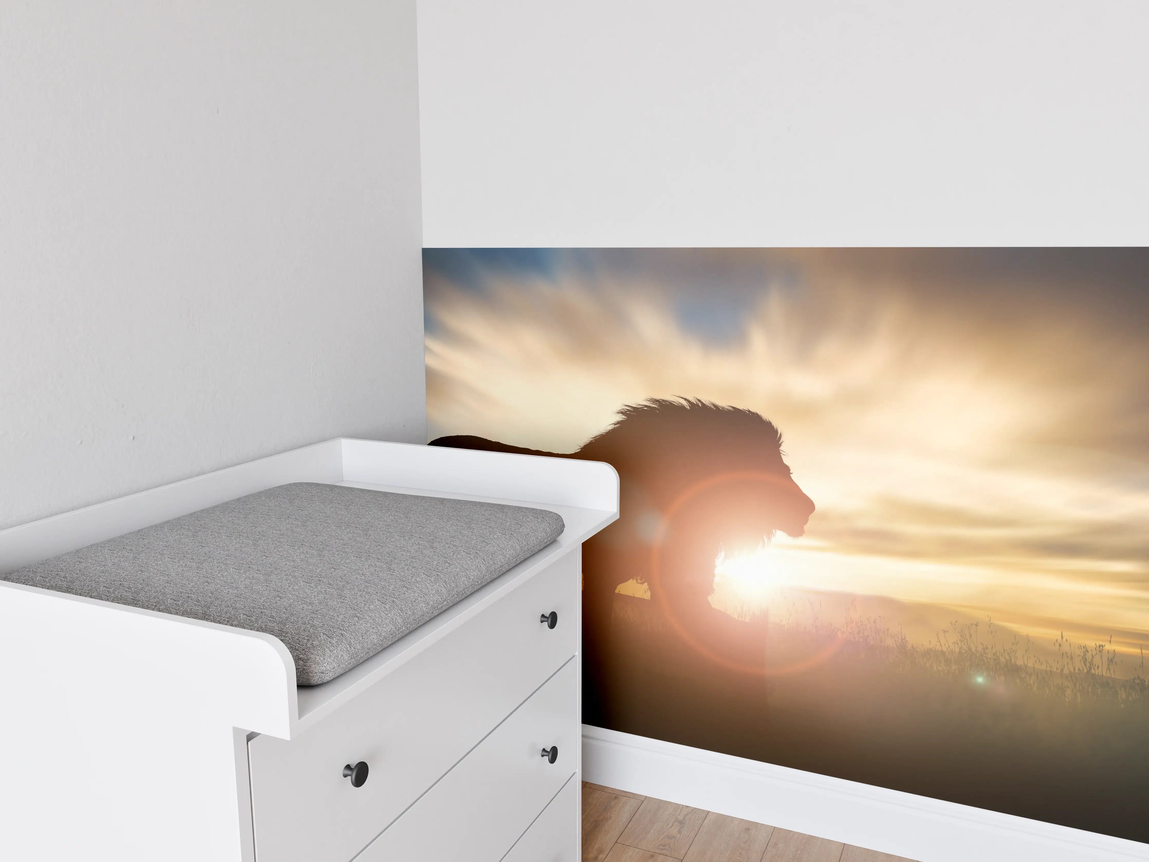 Babyzimmer Wandgestaltung - Silhouette eines großen erwachsenen Löwen in Afrika