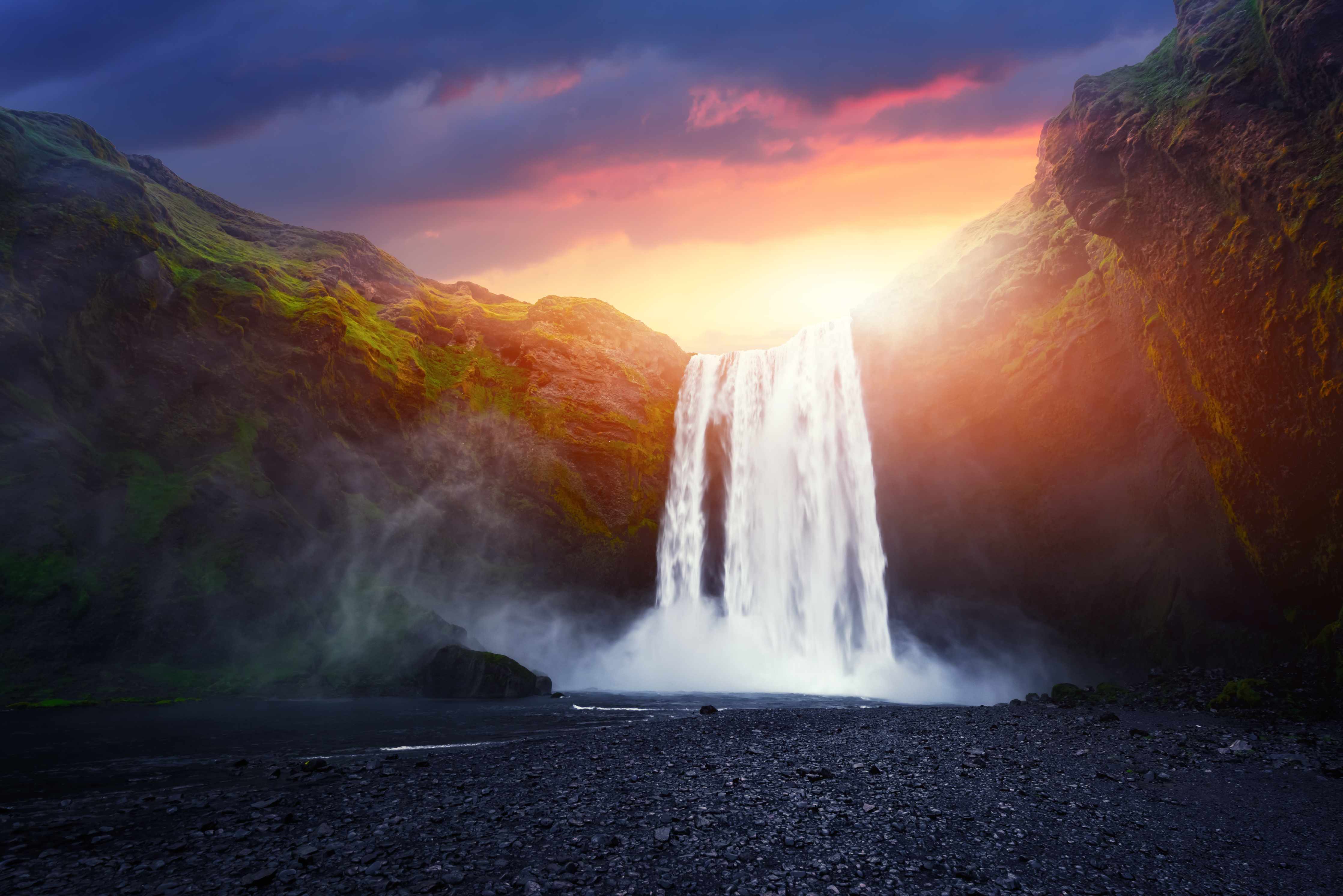 Babyzimmer Wandgestaltung-Skogafoss Wasserfall bei Sonnenuntergang