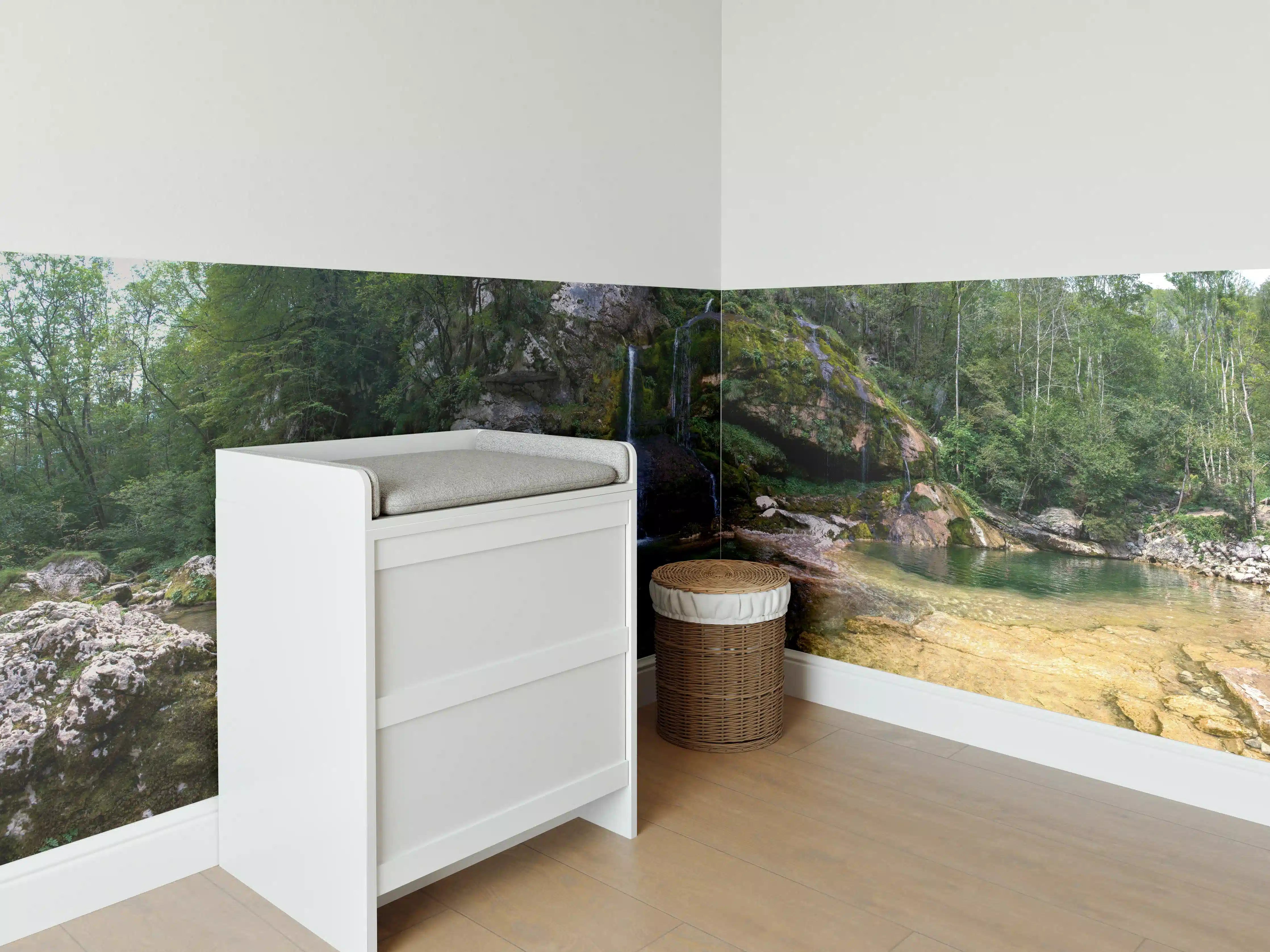 Babyzimmer Wandgestaltung - Sommerliche Atmosphäre in den Slowenischen Alpen
