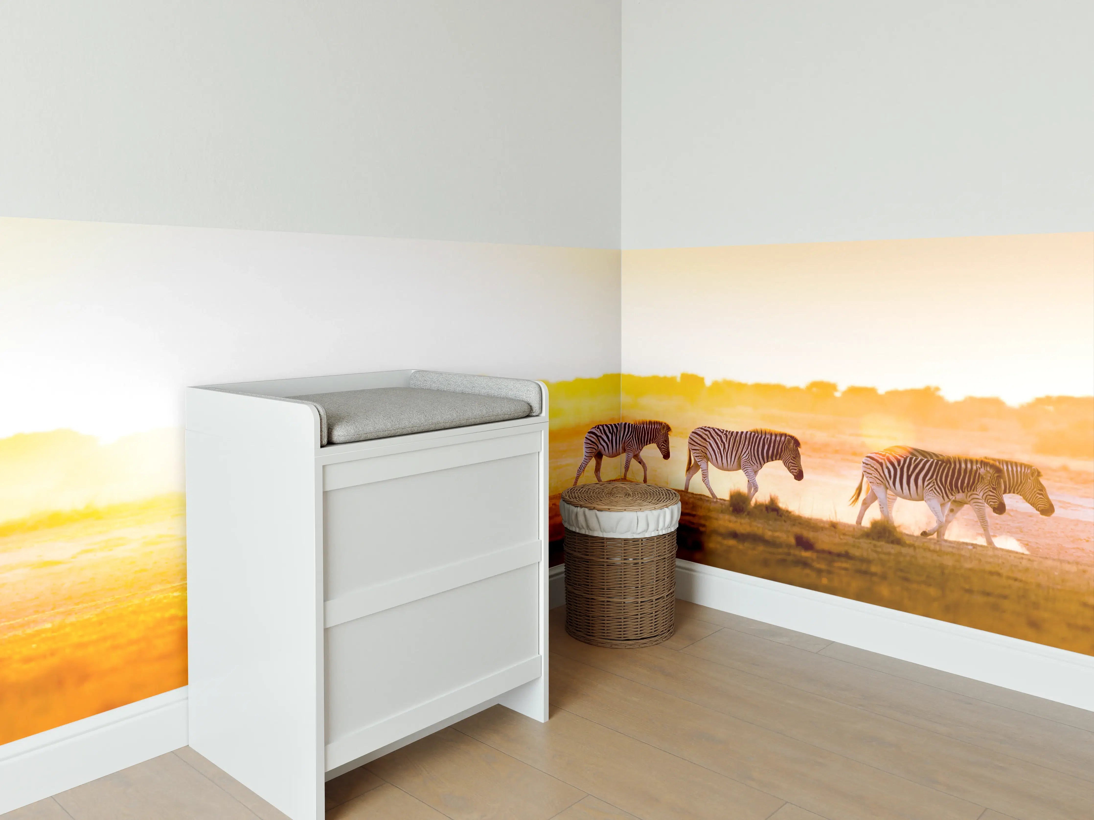Babyzimmer Wandgestaltung - Sonnenaufgang über der Savanne mit Zebras