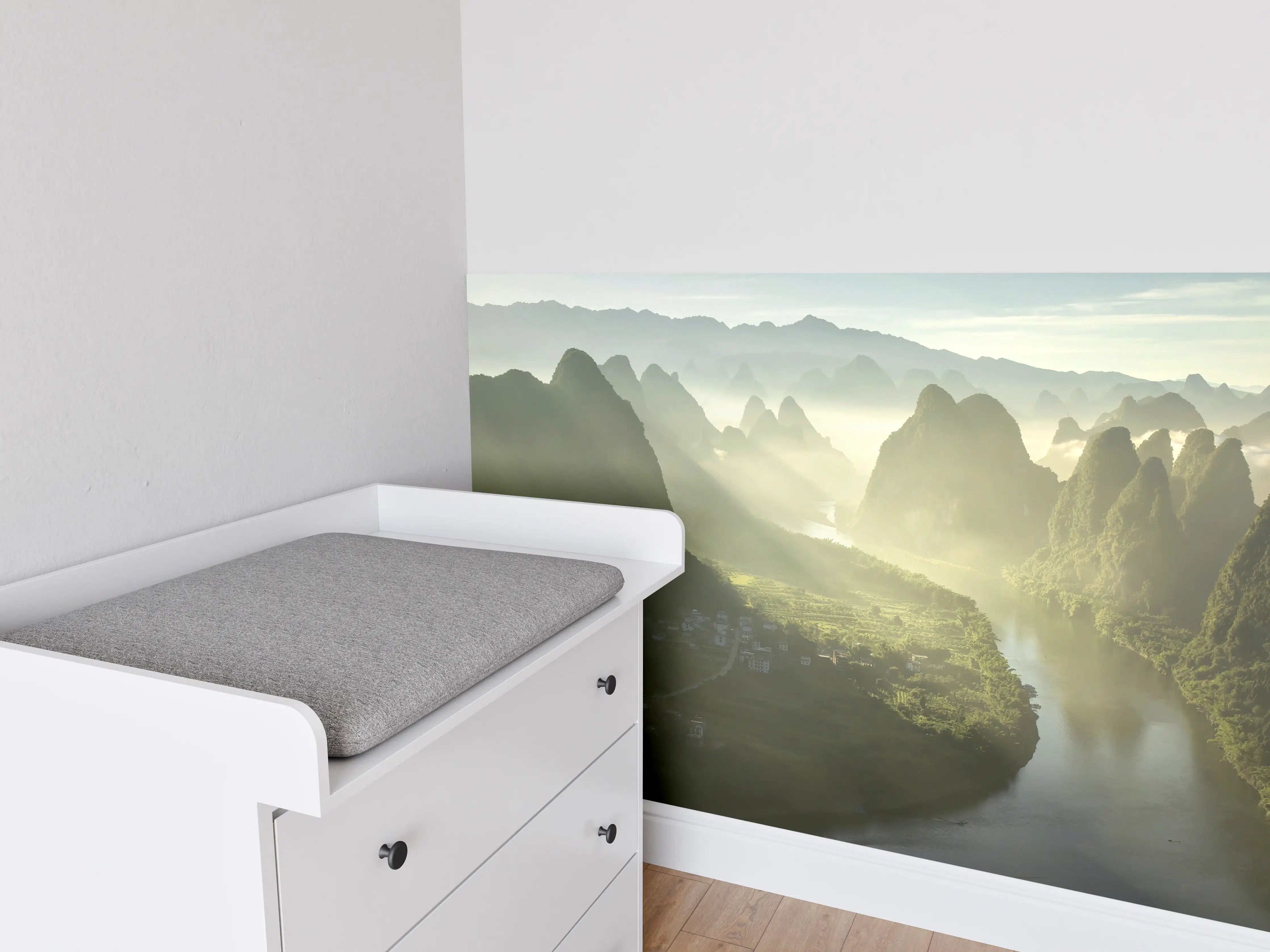 Babyzimmer Wandgestaltung - Sonnendurchflutete Li-Flusslandschaft