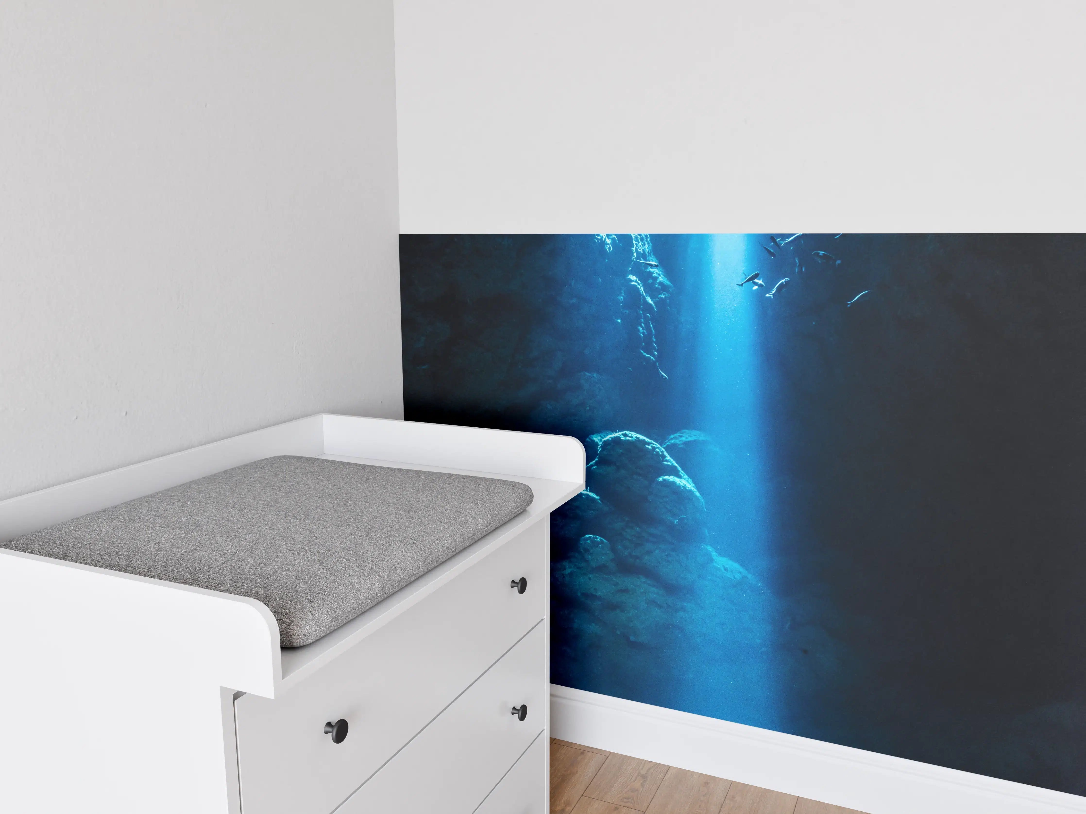 Babyzimmer Wandgestaltung - Sonnenstrahl in die Unterwasserhöhle im japanischen Ozean
