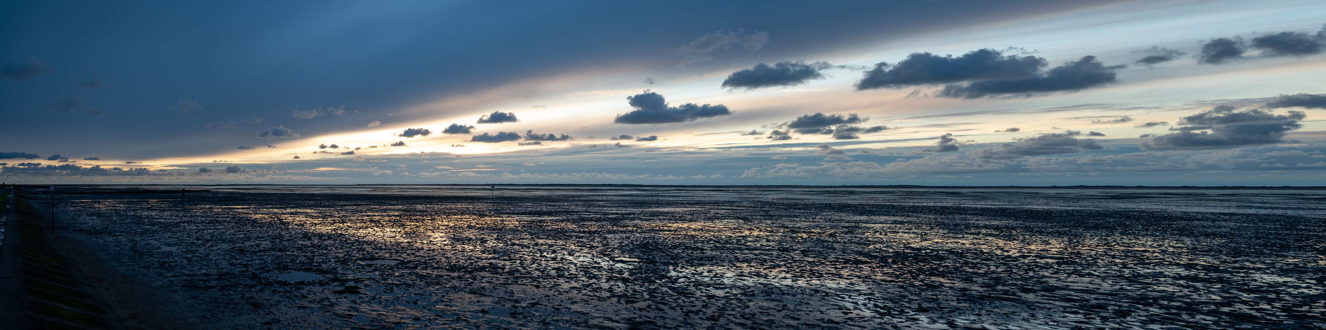 Babyzimmer Wandgestaltung-Sonnenuntergang am Meer mit dramatischem Himmel