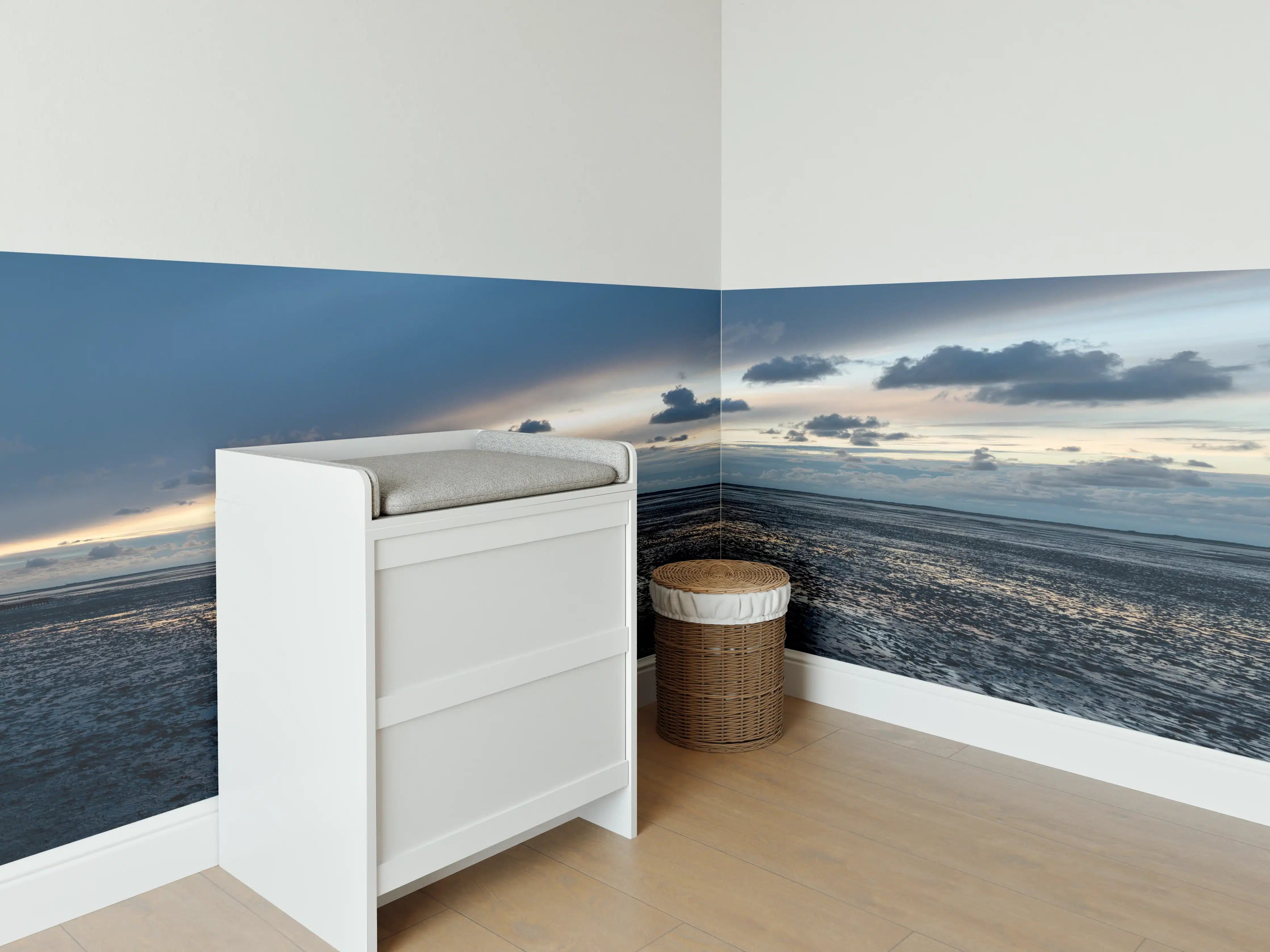 Babyzimmer Wandgestaltung - Sonnenuntergang am Meer mit dramatischem Himmel