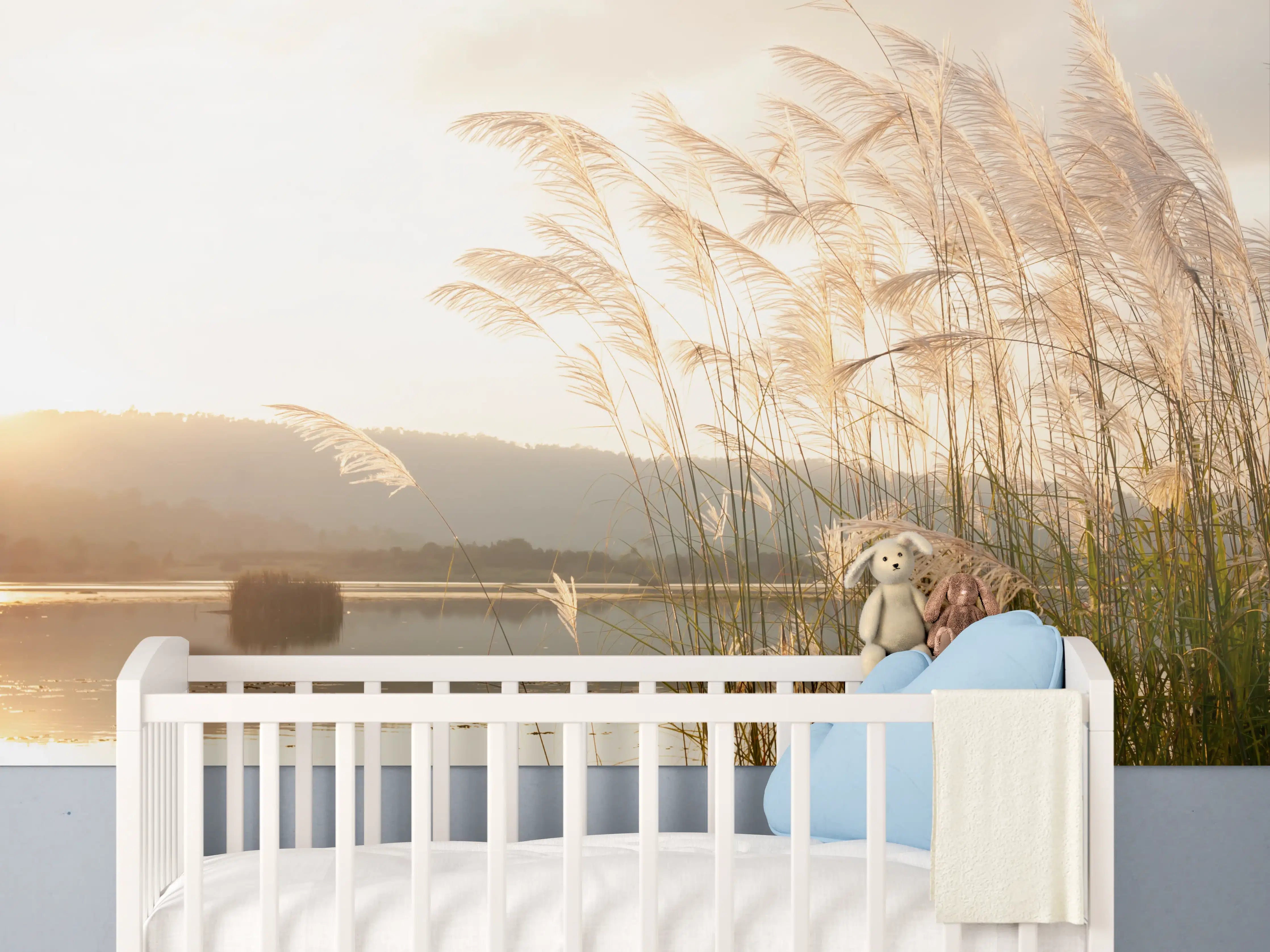 Babyzimmer Wandgestaltung - Sonnenuntergang über dem See mit Gräsern